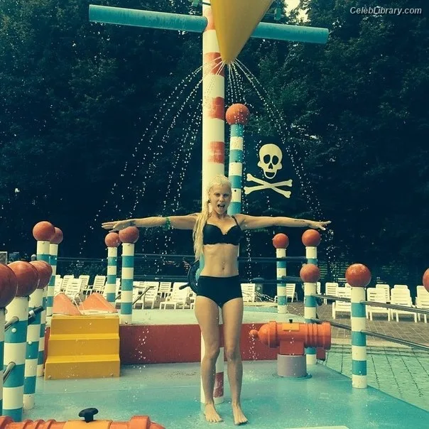 Yolandi Visser photo 12 of 252