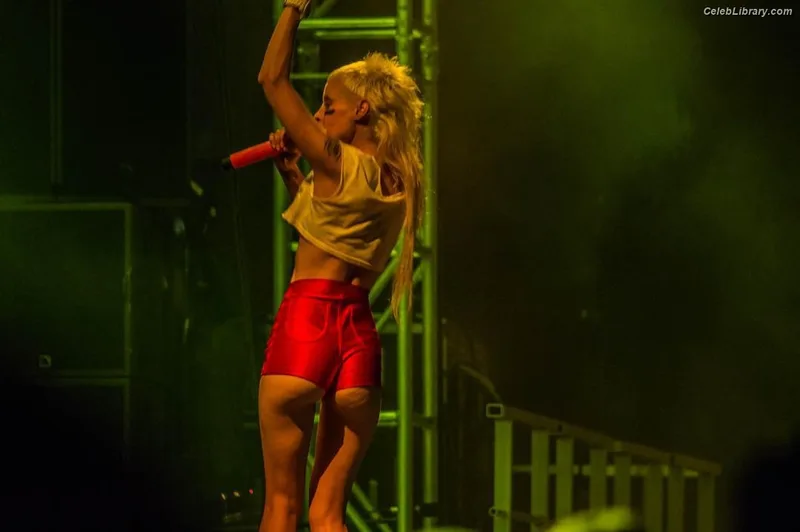 Yolandi Visser photo 22 of 252