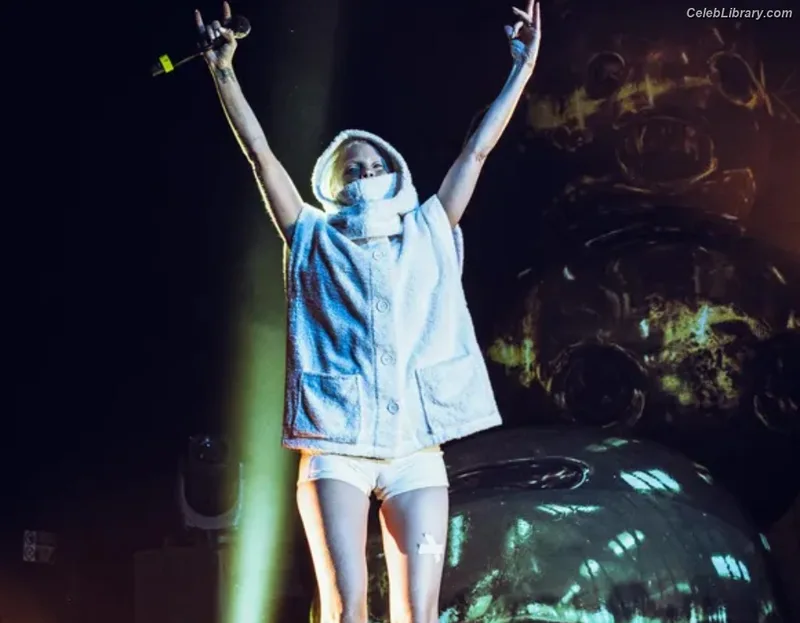 Yolandi Visser photo 16 of 252