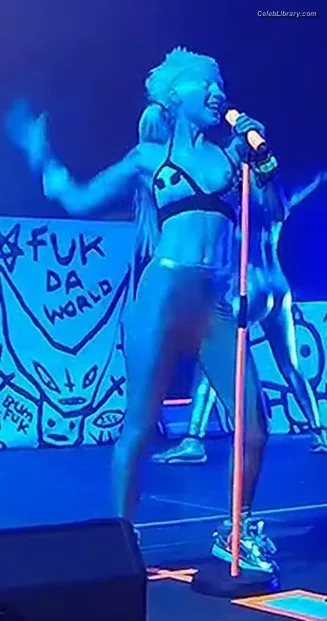 Yolandi Visser photo 8 of 252