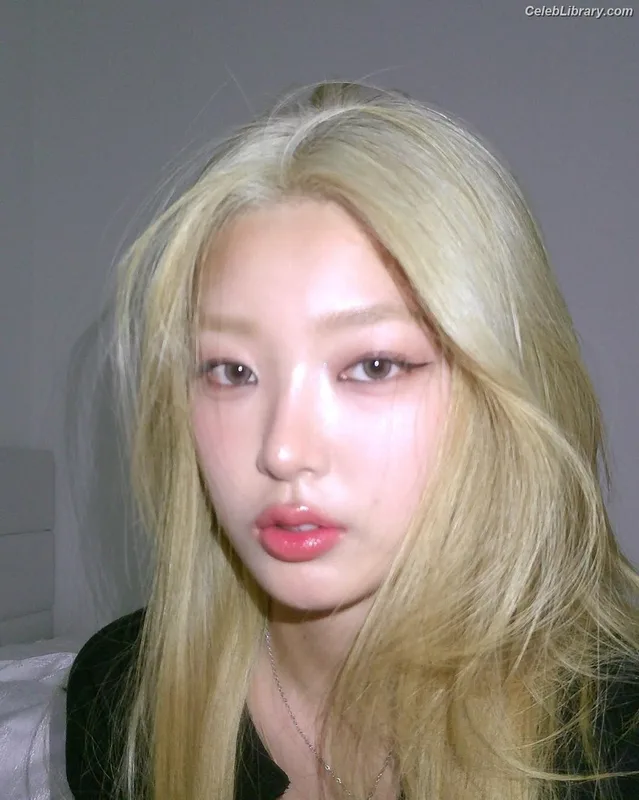Yoonchae (Katseye) photo 1 of 144