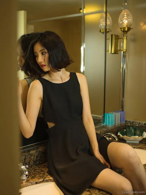 Yuka Kouri photo 5 of 9