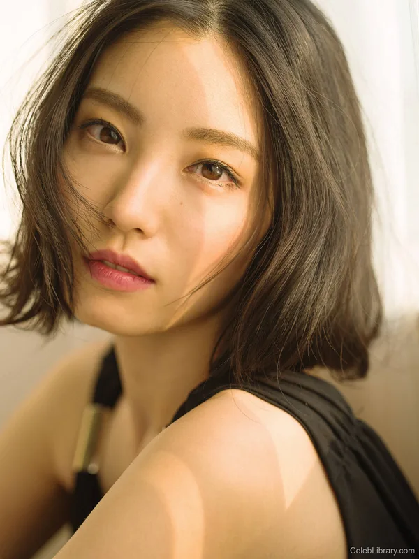 Yuka Kouri photo 7 of 9