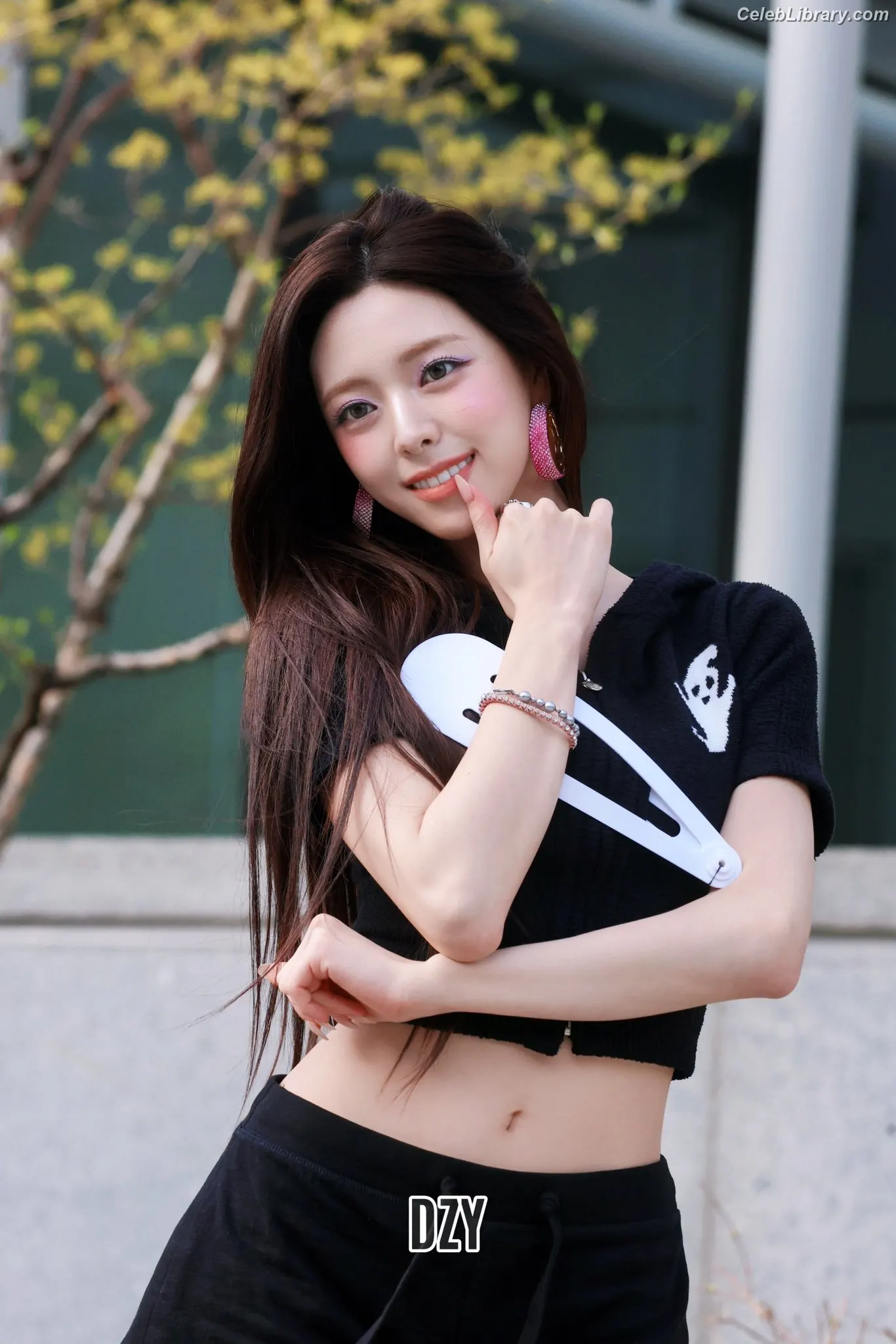 Yuna - ITZY (유나, Shin Yu Na) photo 14 of 1697