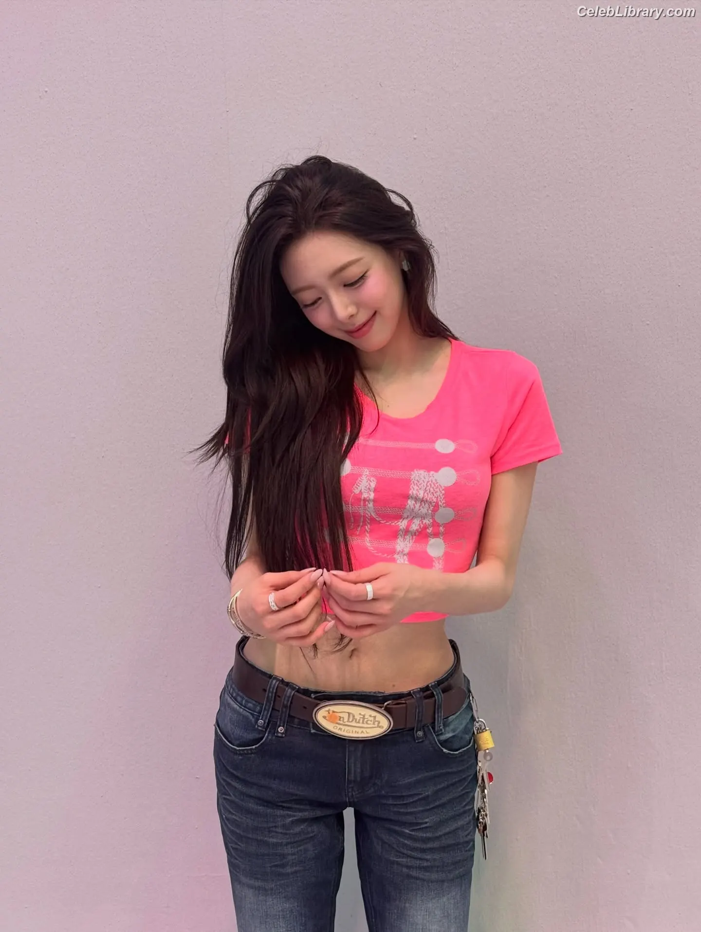 Yuna - ITZY (유나, Shin Yu Na) photo 3 of 1697