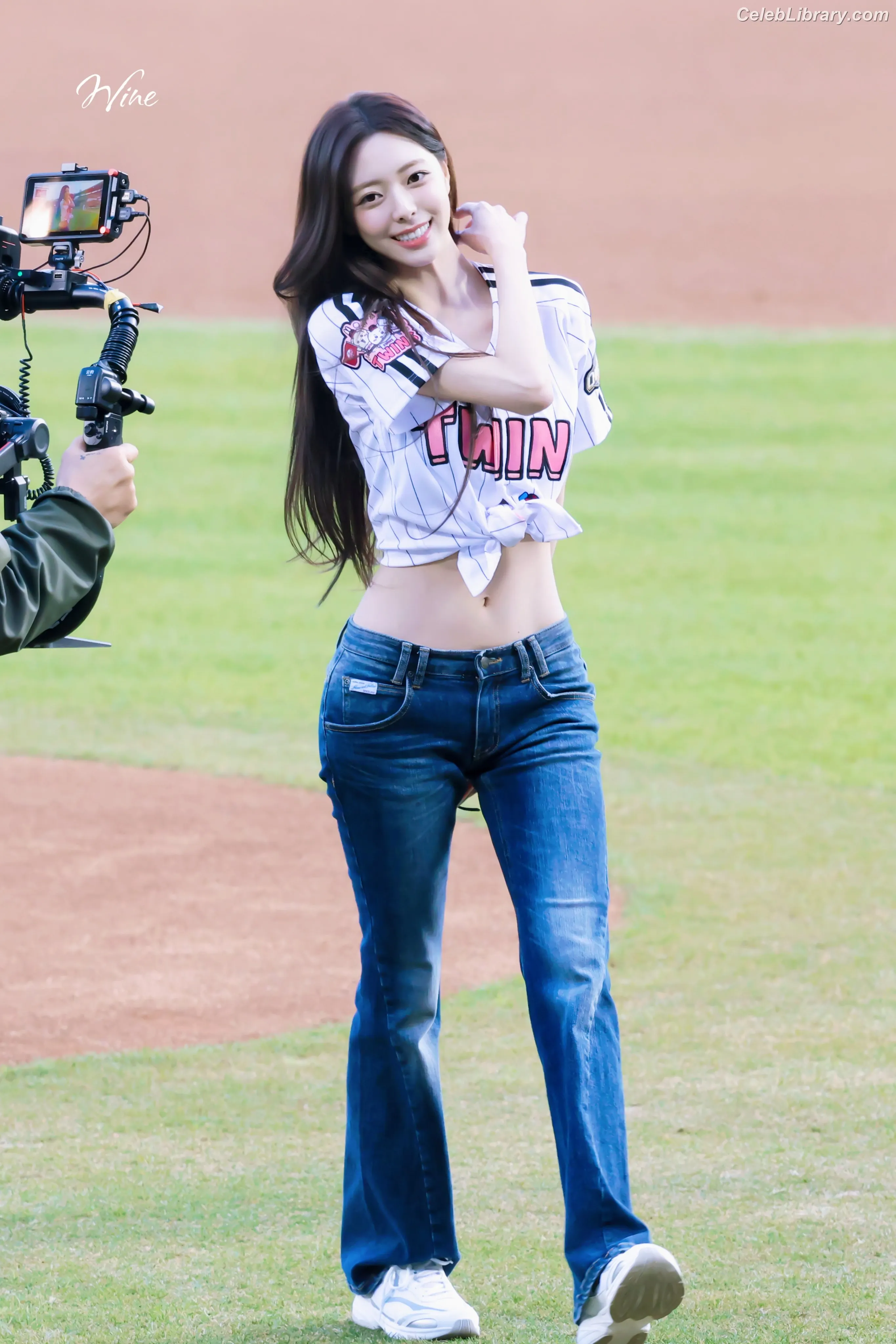 Yuna - ITZY (유나, Shin Yu Na) photo 1 of 1697