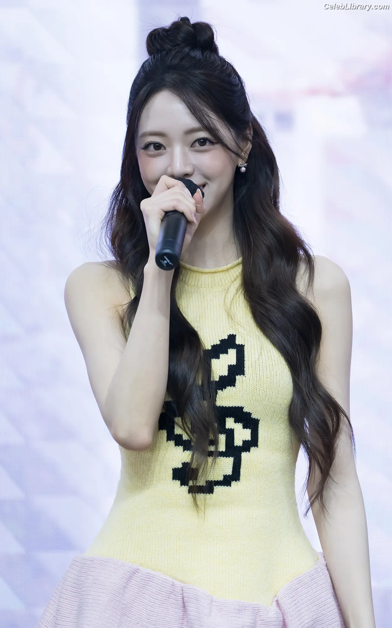 Yuna - ITZY (유나, Shin Yu Na) photo 22 of 1697