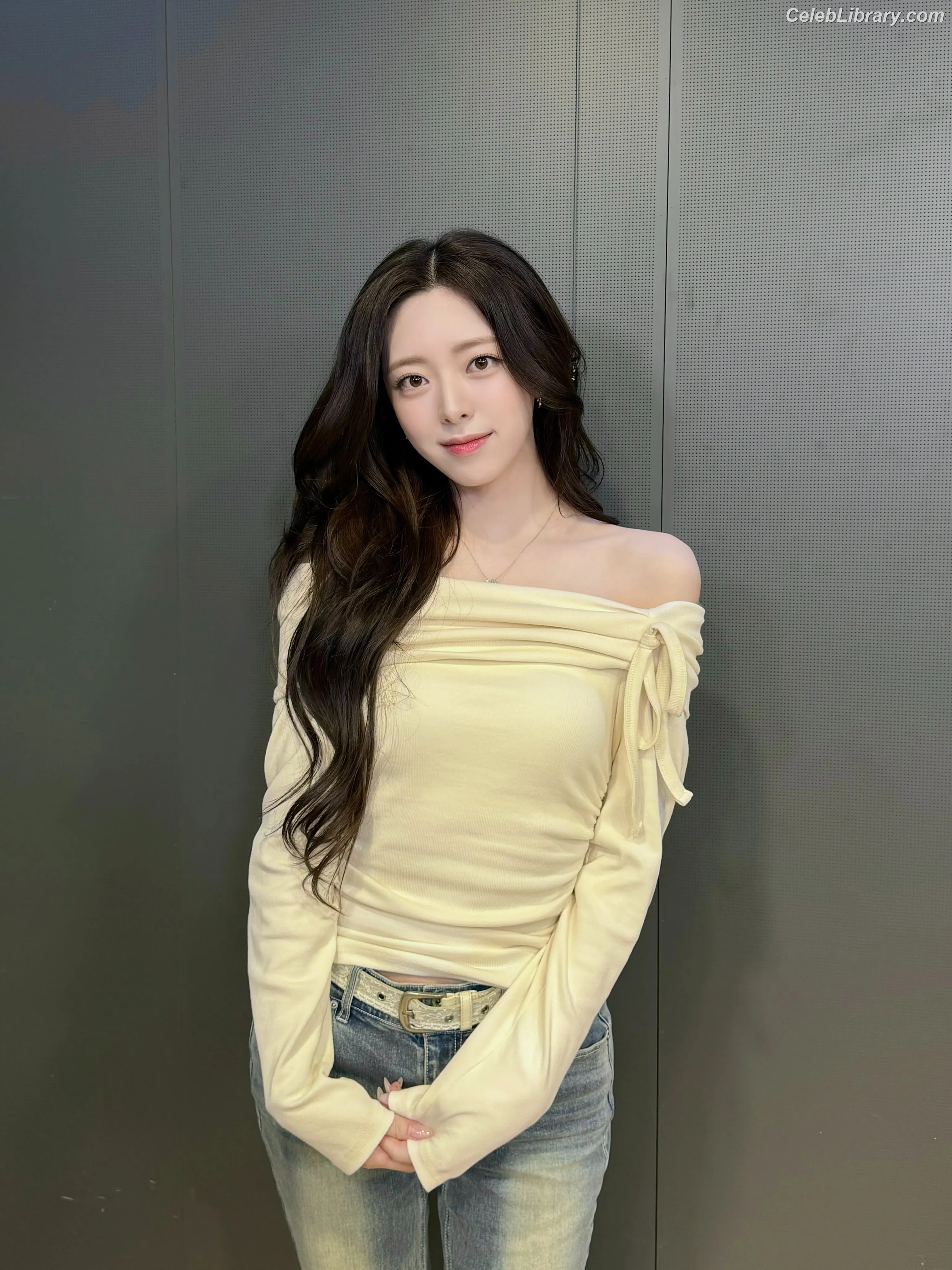 Yuna - ITZY (유나, Shin Yu Na) photo 3 of 1697
