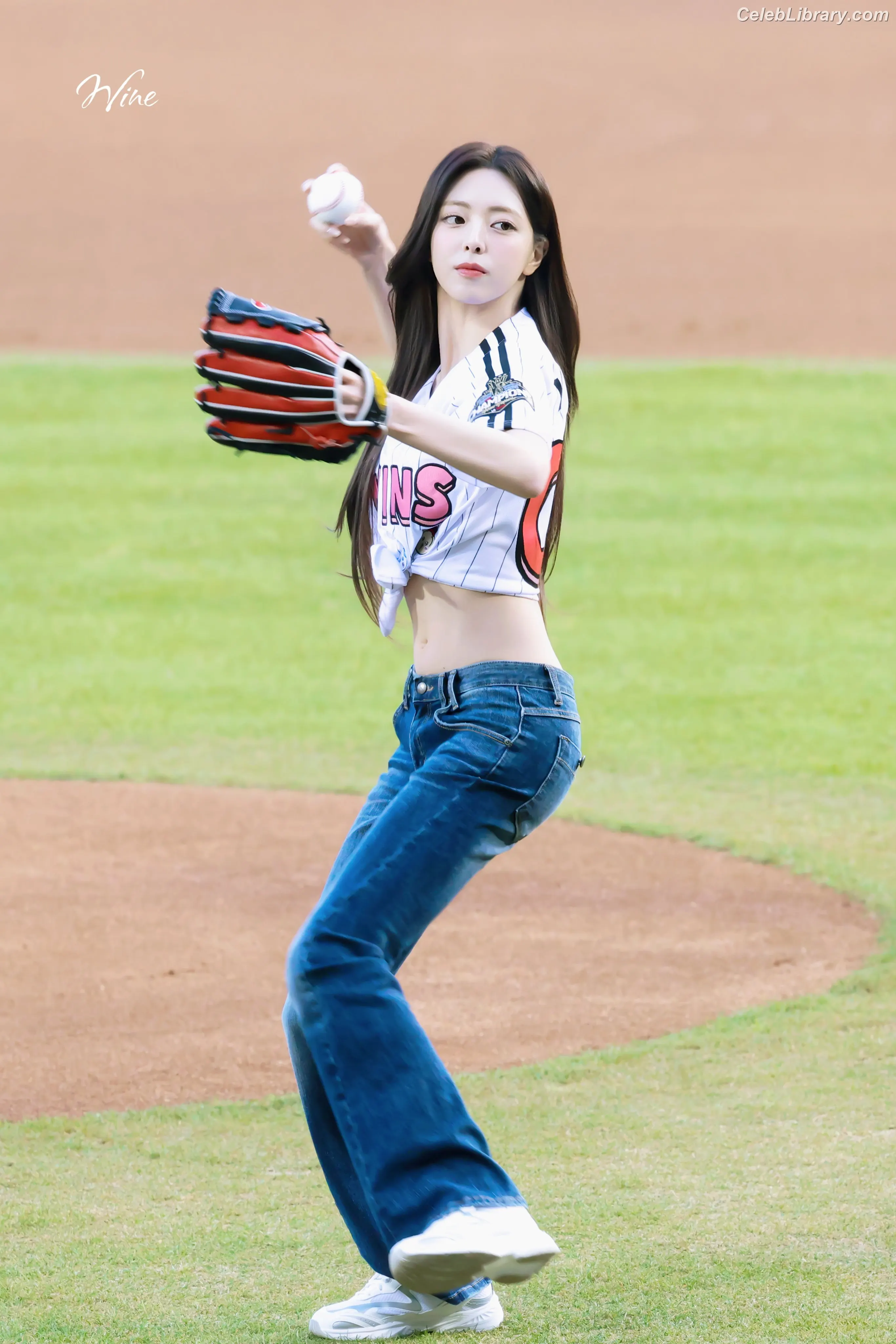 Yuna - ITZY (유나, Shin Yu Na) photo 24 of 1697