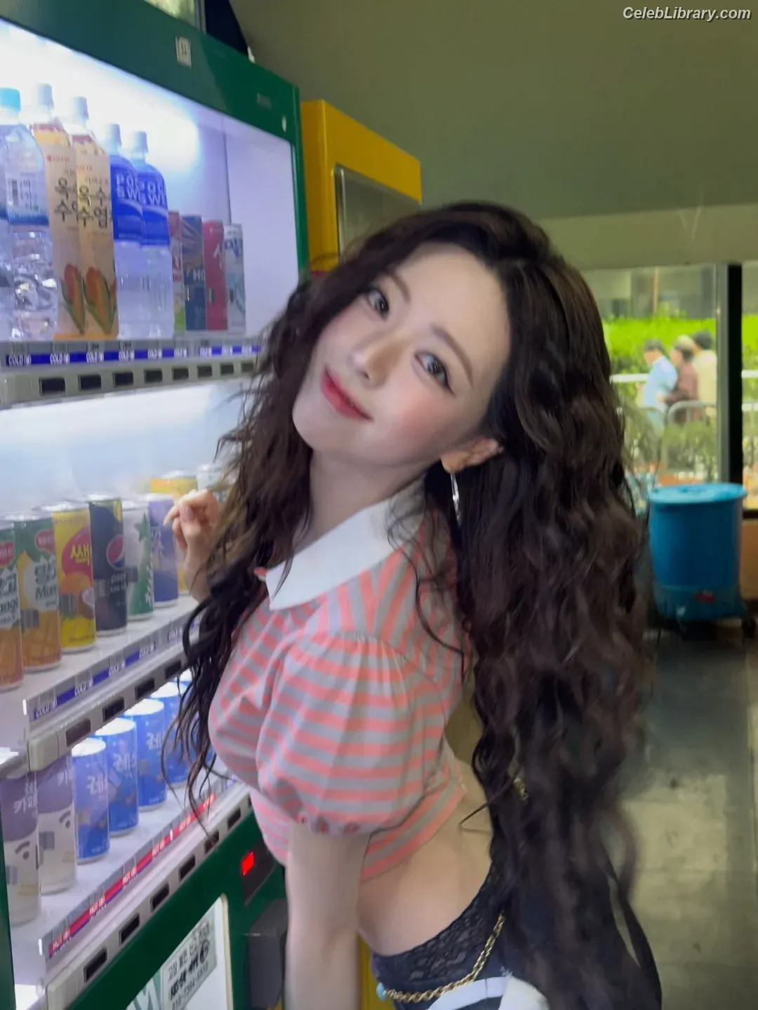 Yuna - ITZY (유나, Shin Yu Na) photo 4 of 1697