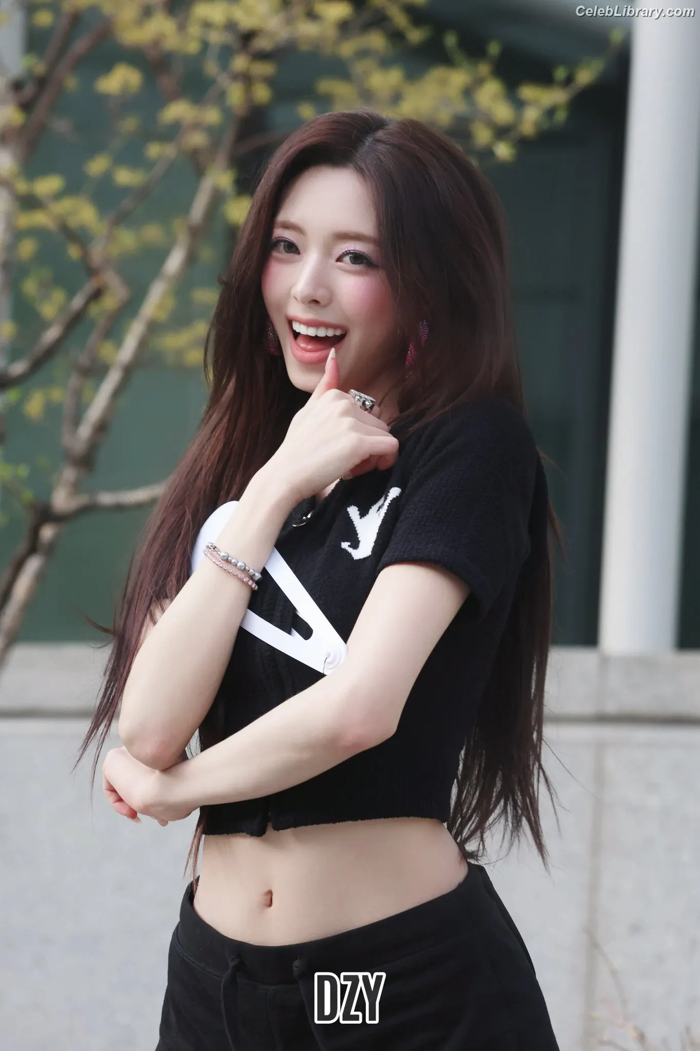 Yuna - ITZY (유나, Shin Yu Na) photo 6 of 1697