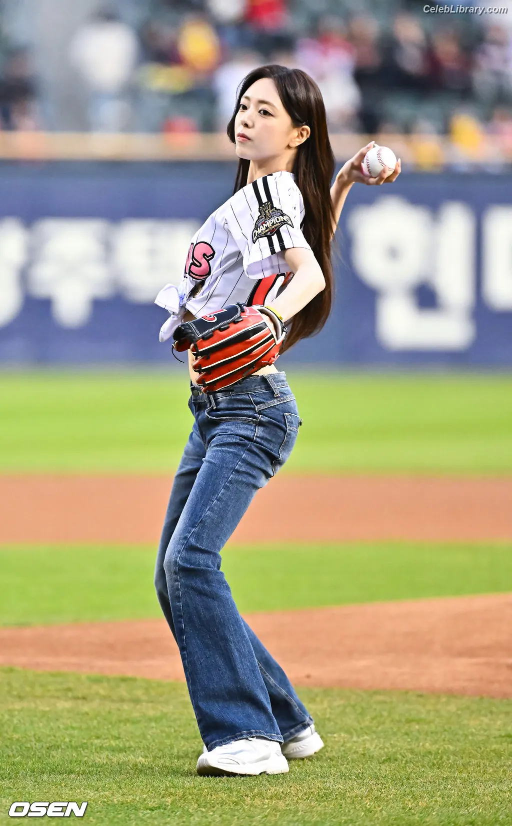 Yuna - ITZY (유나, Shin Yu Na) photo 16 of 1697