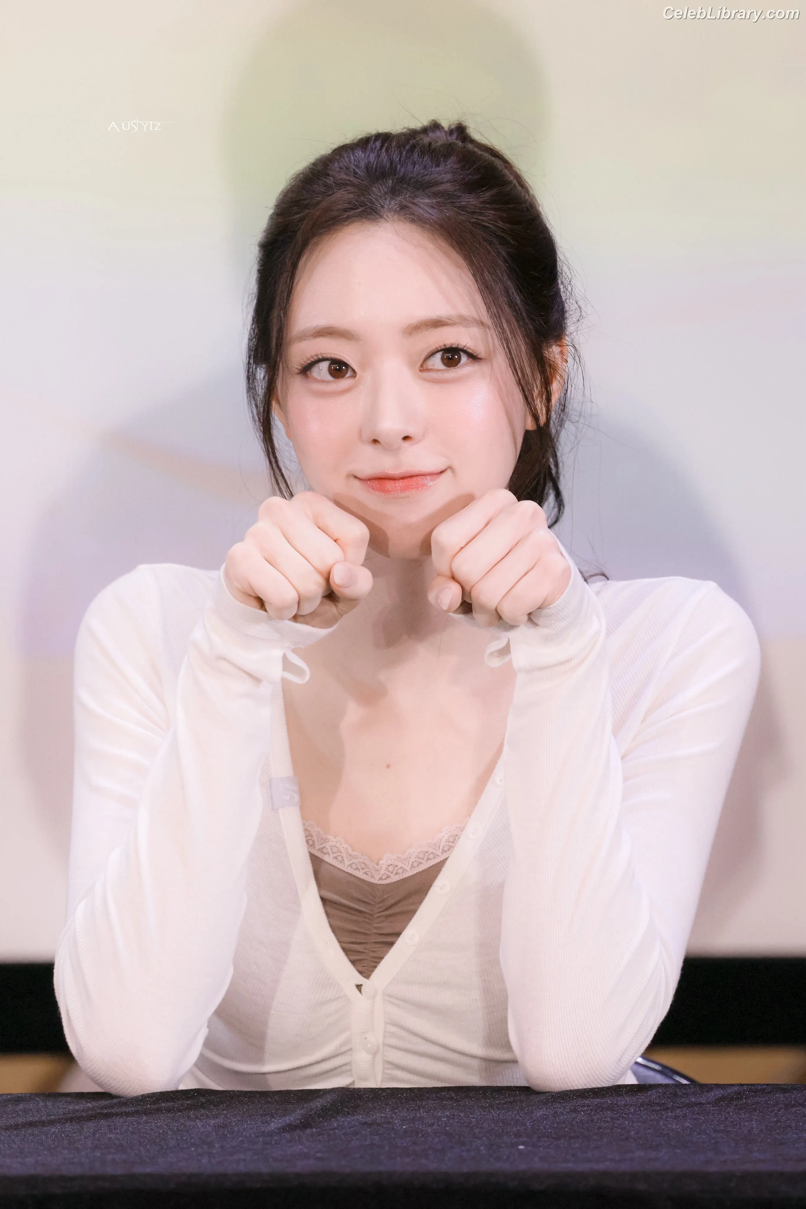 Yuna - ITZY (유나, Shin Yu Na) photo 4 of 1697