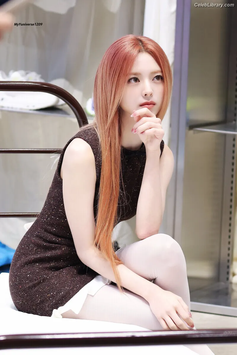 Yuna - ITZY (유나, Shin Yu Na) photo 16 of 1697