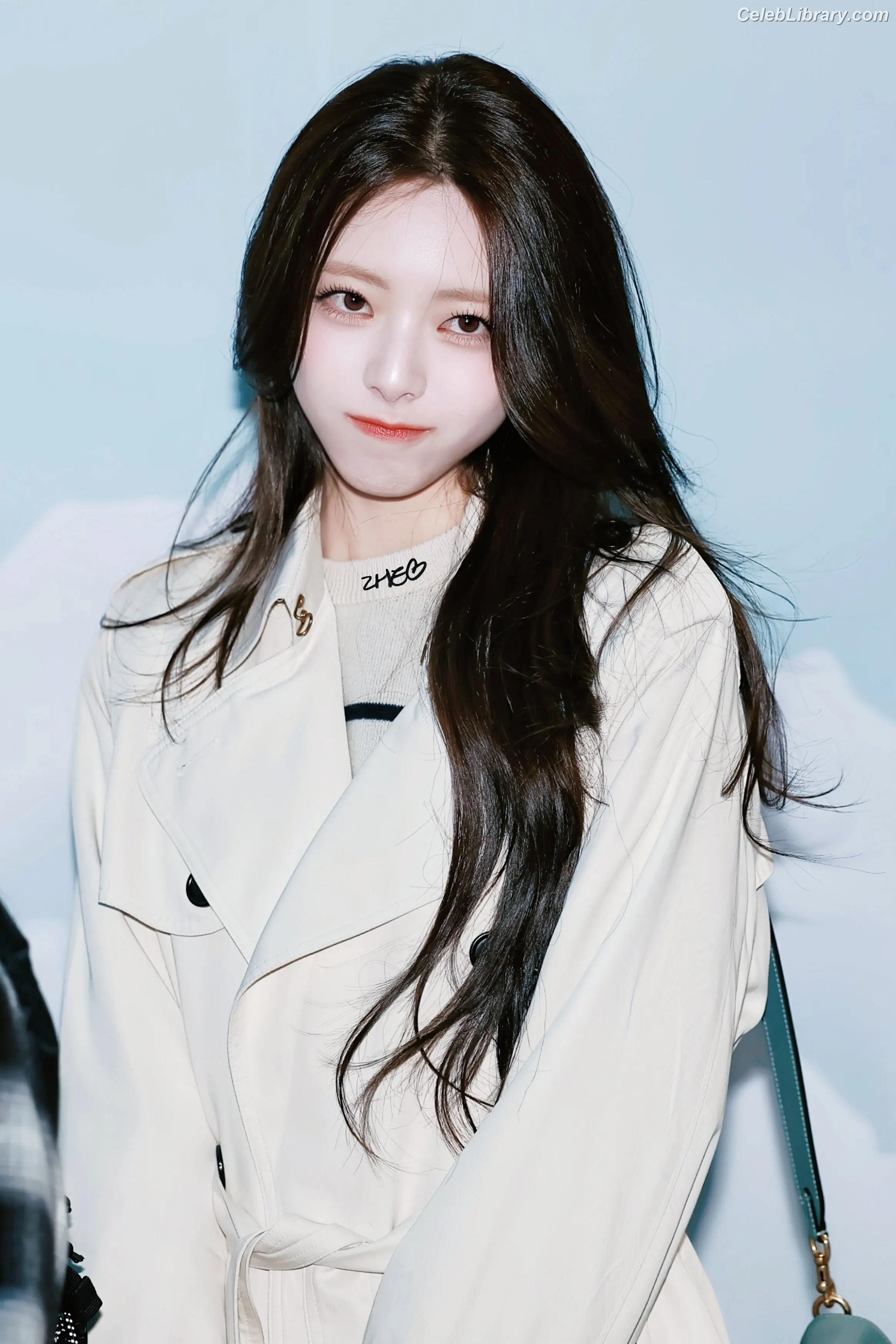Yuna - ITZY (유나, Shin Yu Na) photo 16 of 1697