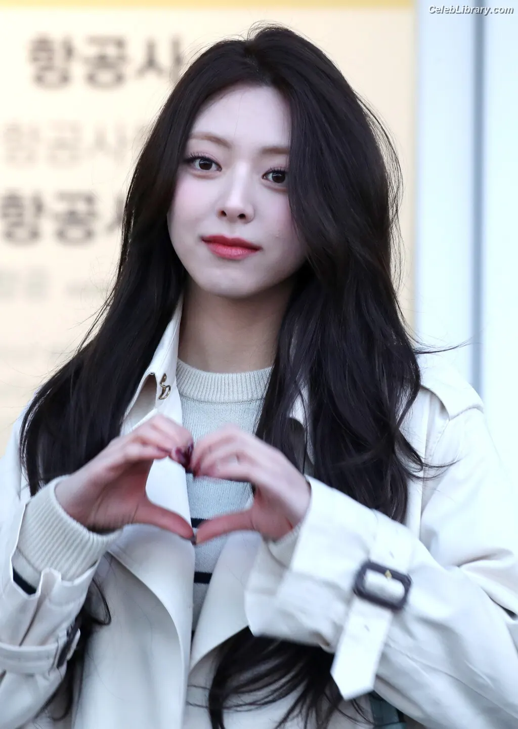 Yuna - ITZY (유나, Shin Yu Na) photo 17 of 1697