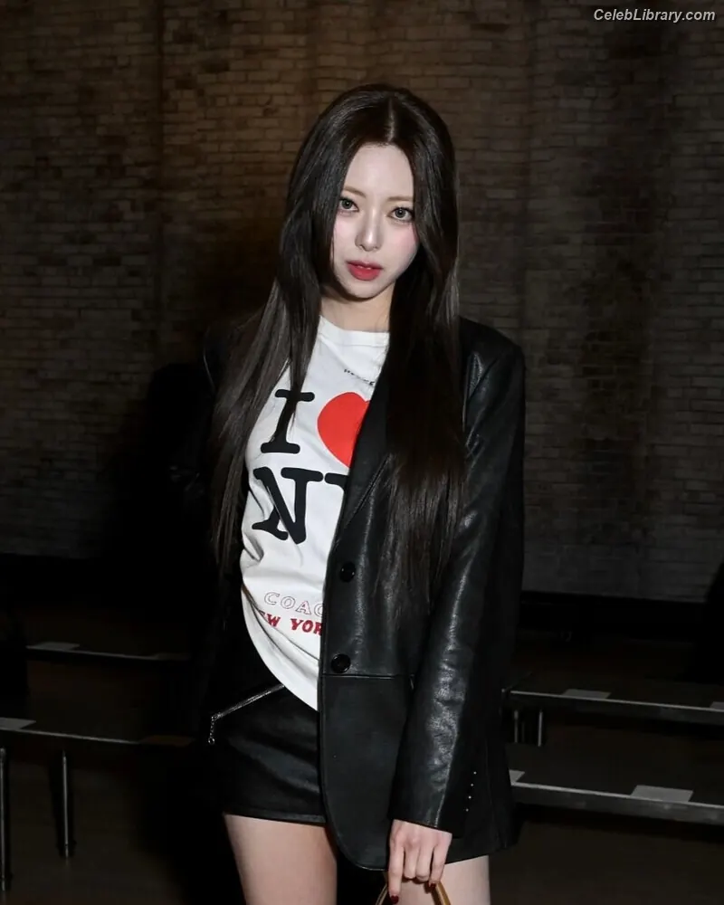 Yuna - ITZY (유나, Shin Yu Na) photo 4 of 1697