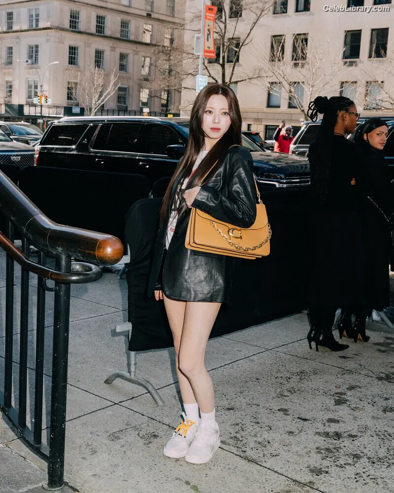 Yuna - ITZY (유나, Shin Yu Na) photo 14 of 1697