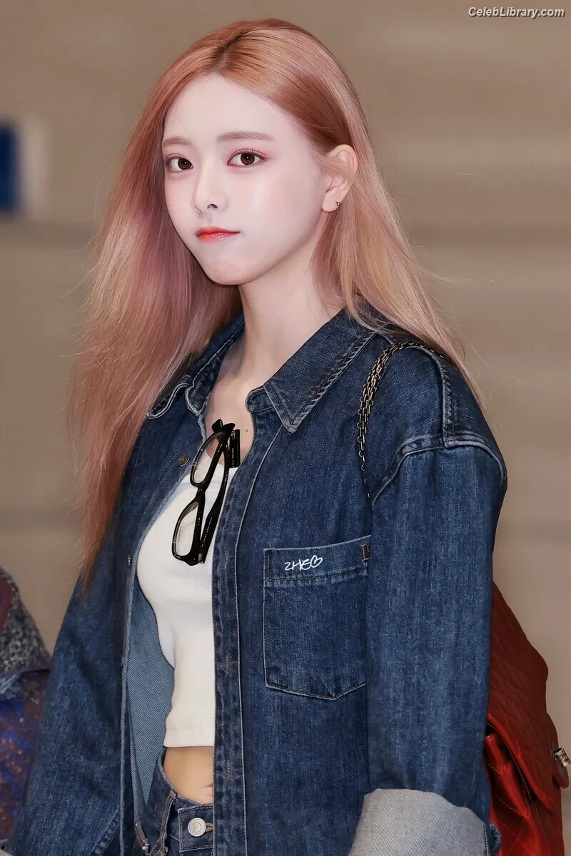 Yuna - ITZY (유나, Shin Yu Na) photo 19 of 1697
