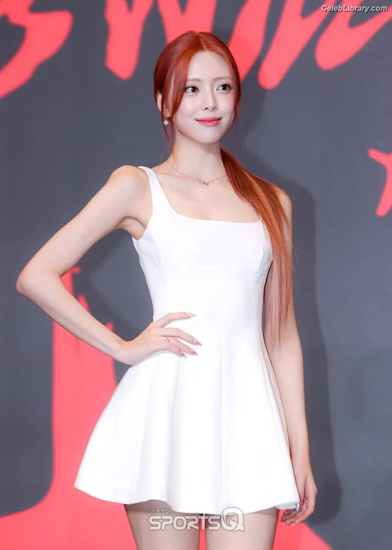 Yuna - ITZY (유나, Shin Yu Na) photo 20 of 1697