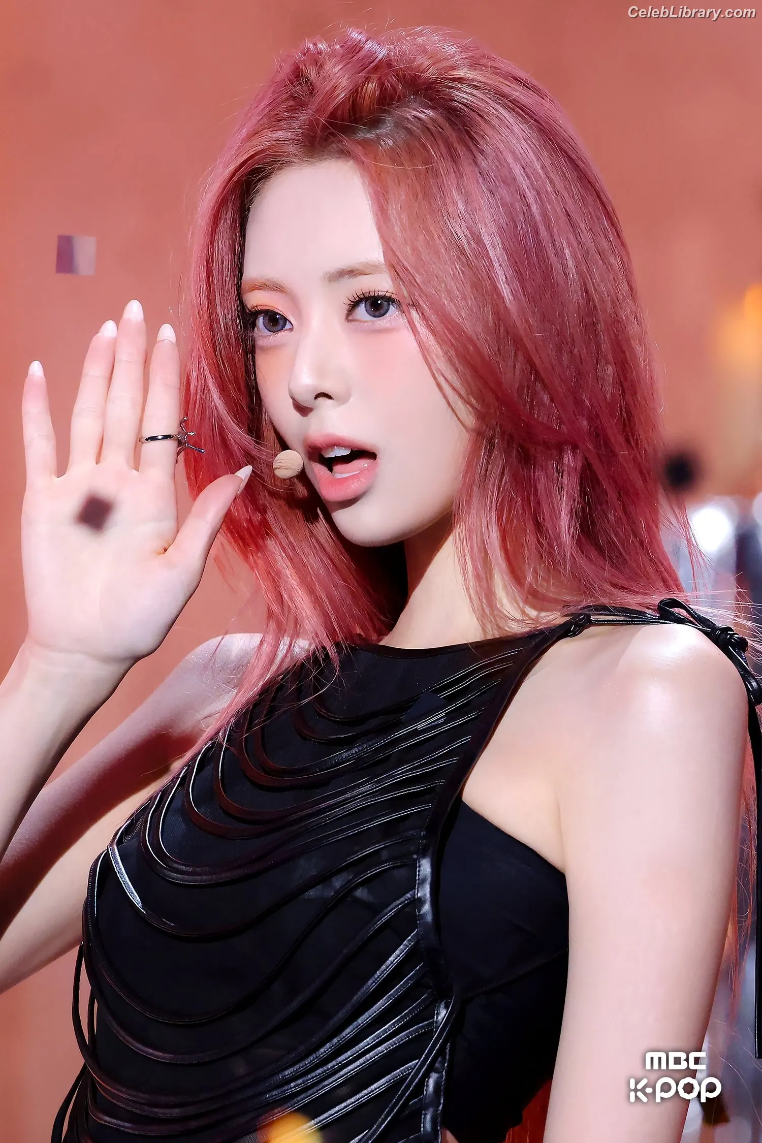 Yuna - ITZY (유나, Shin Yu Na) photo 23 of 1697