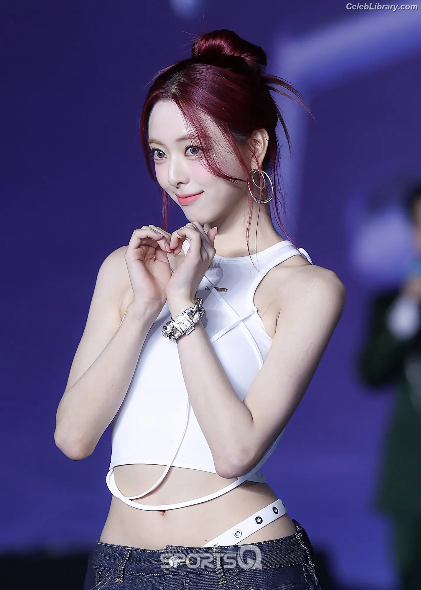 Yuna - ITZY (유나, Shin Yu Na) photo 17 of 1697