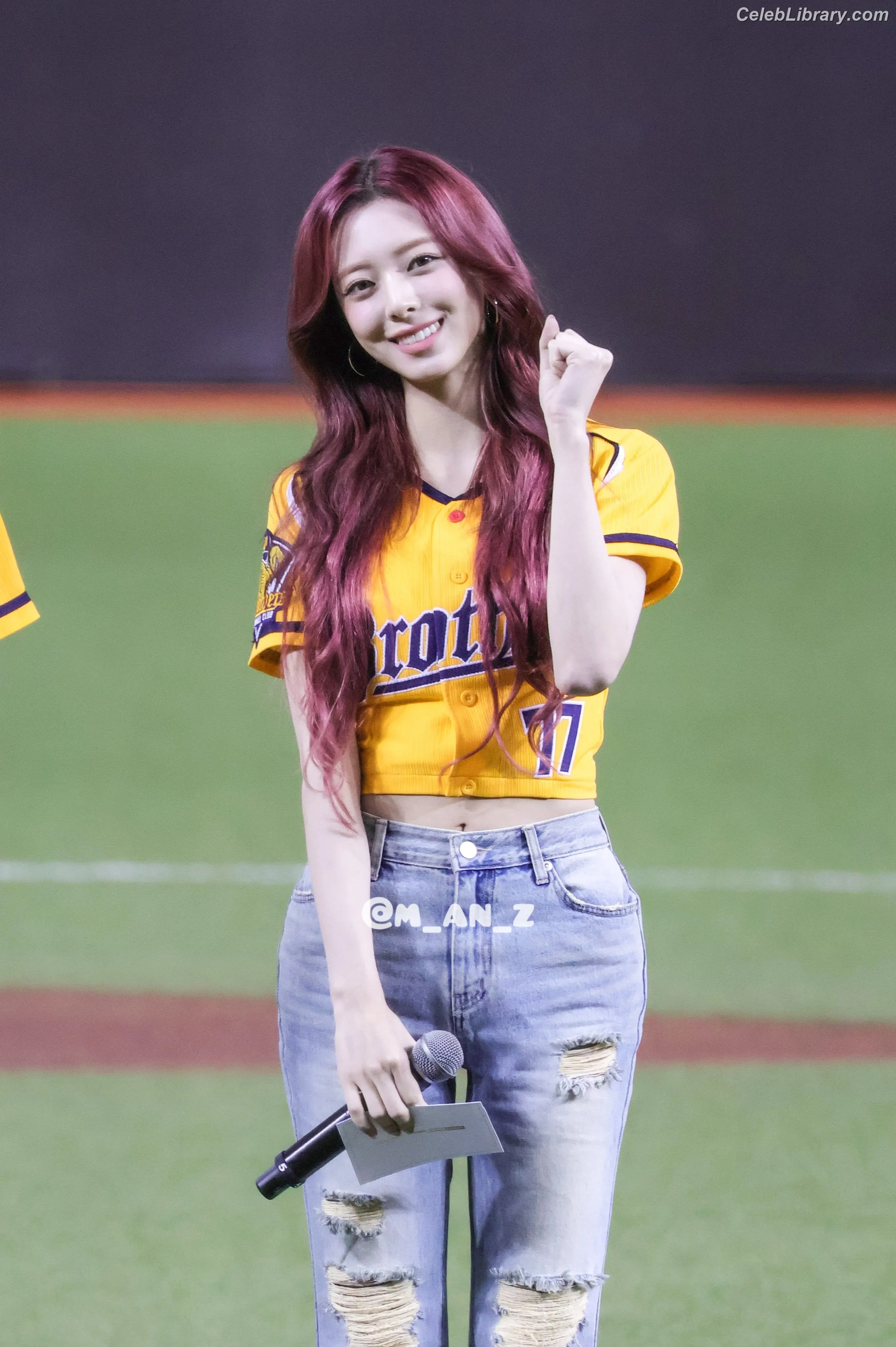 Yuna - ITZY (유나, Shin Yu Na) photo 4 of 1697