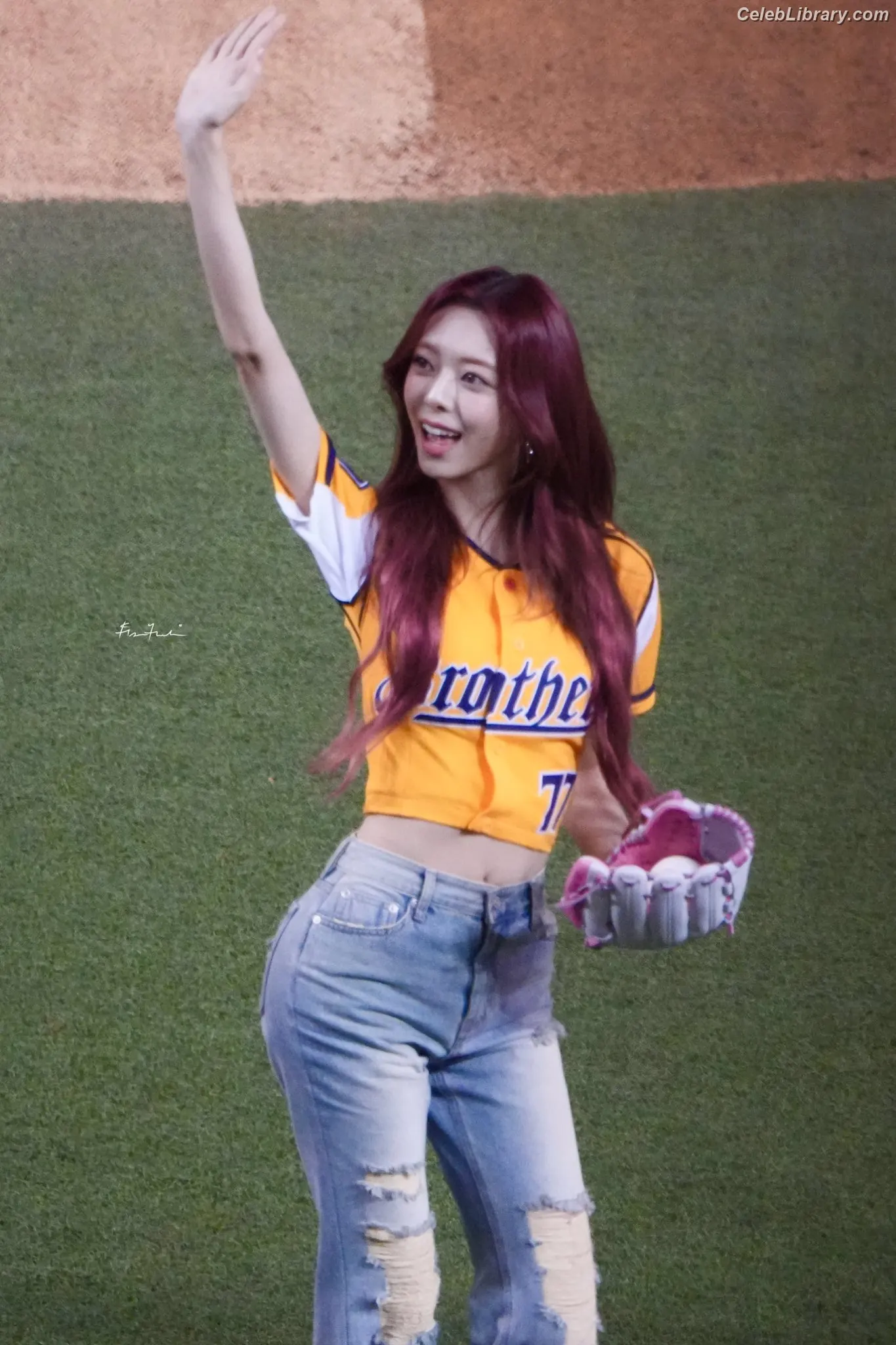 Yuna - ITZY (유나, Shin Yu Na) photo 6 of 1697