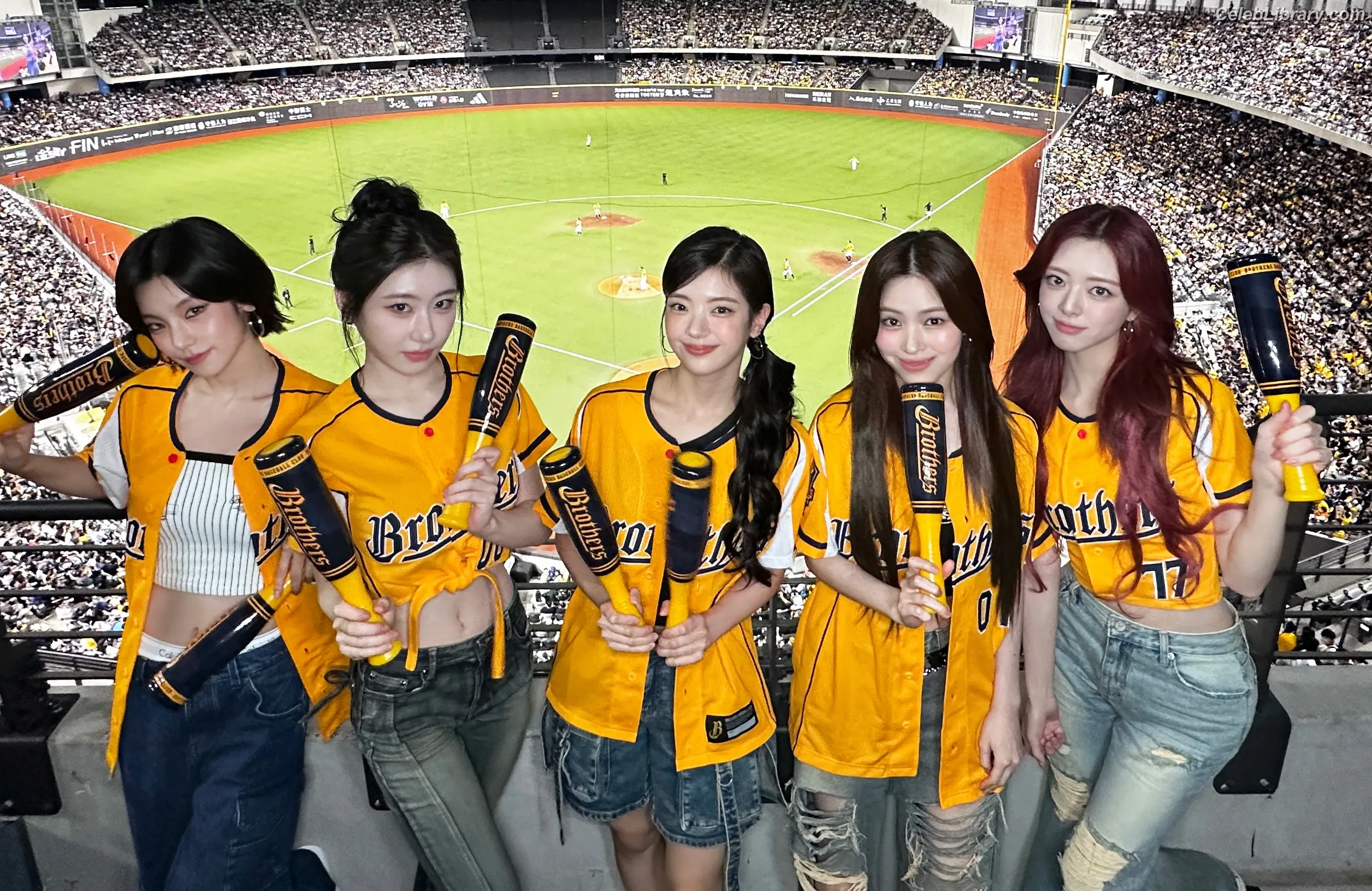 Yuna - ITZY (유나, Shin Yu Na) photo 10 of 1697