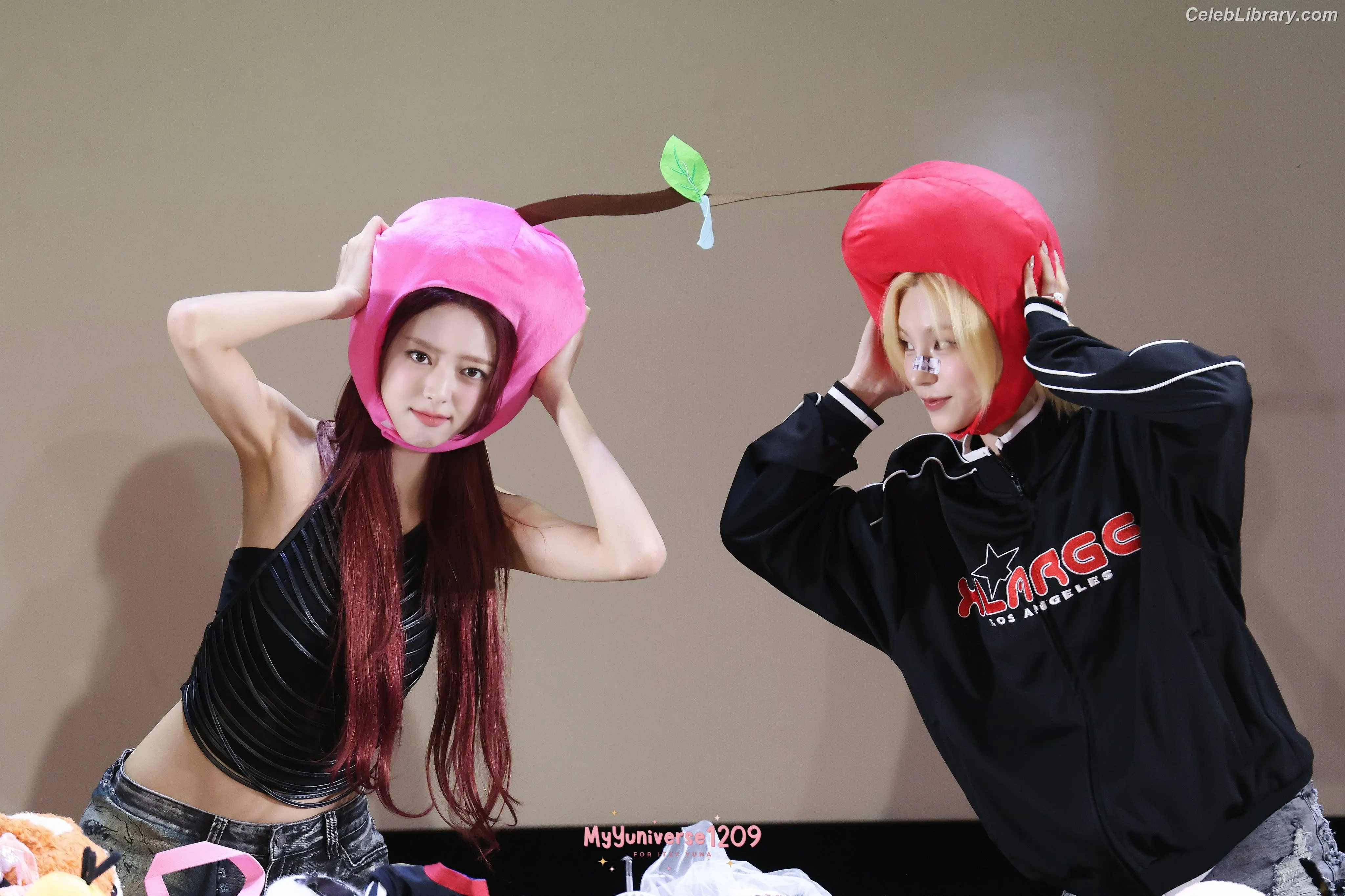 Yuna - ITZY (유나, Shin Yu Na) photo 2 of 1697