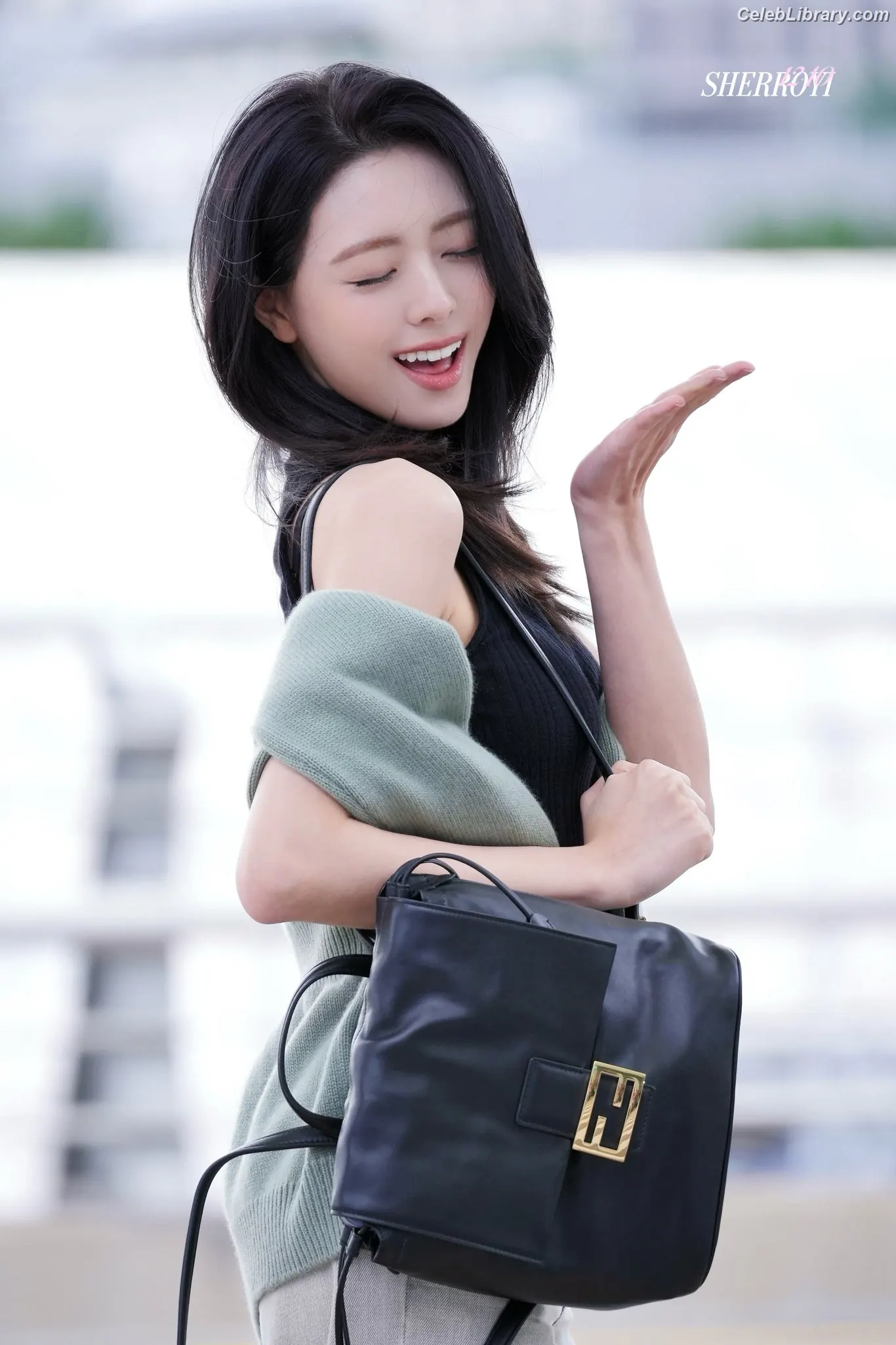 Yuna - ITZY (유나, Shin Yu Na) photo 9 of 1697