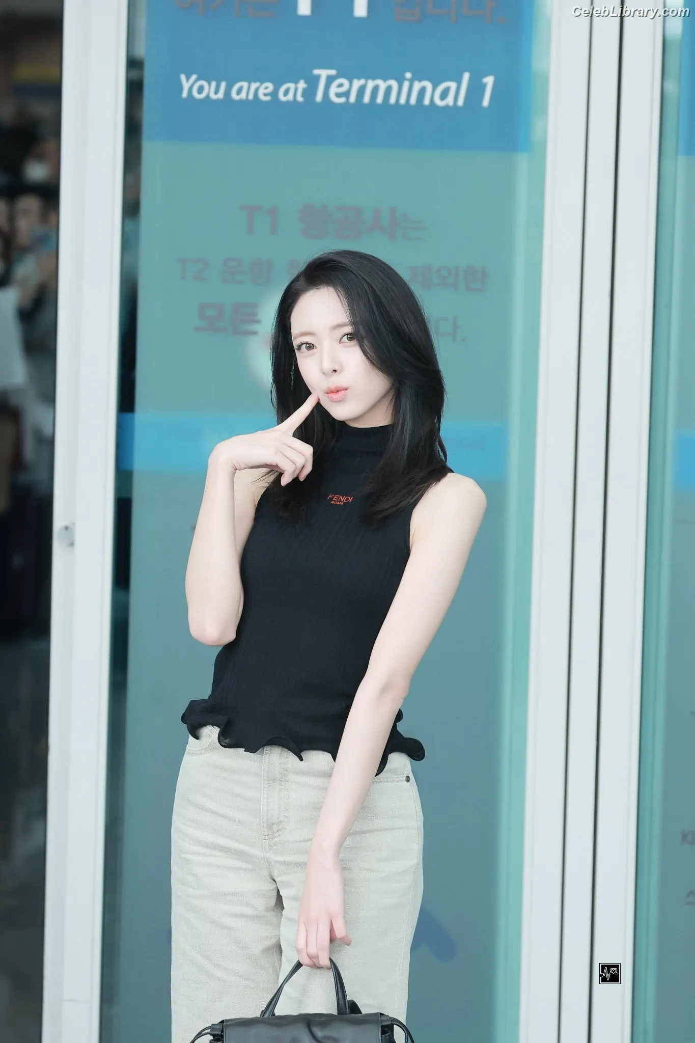 Yuna - ITZY (유나, Shin Yu Na) photo 16 of 1697