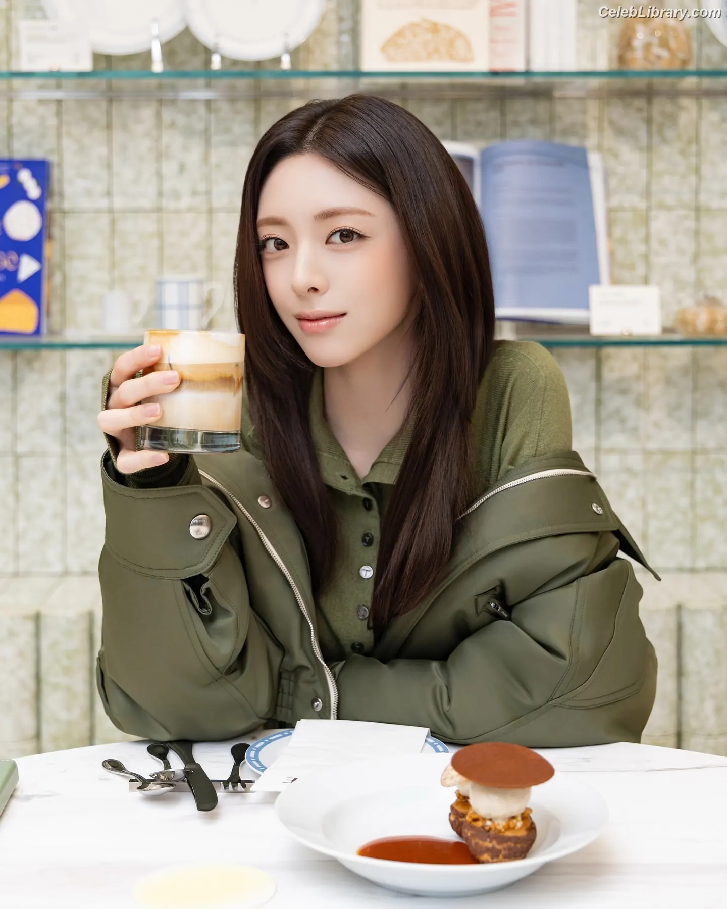 Yuna - ITZY (유나, Shin Yu Na) photo 11 of 1697
