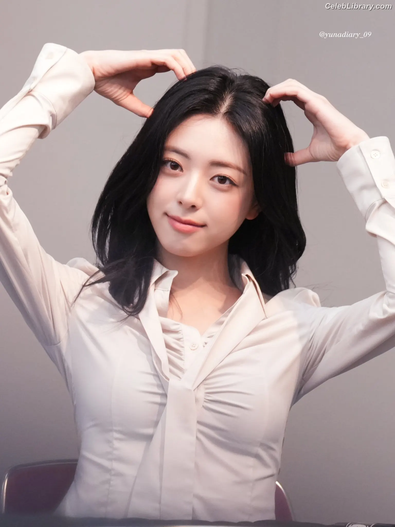 Yuna - ITZY (유나, Shin Yu Na) photo 19 of 1697