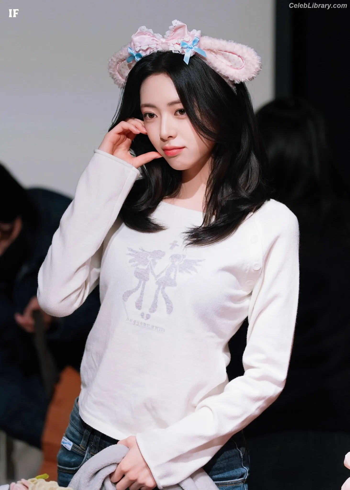 Yuna - ITZY (유나, Shin Yu Na) photo 21 of 1697