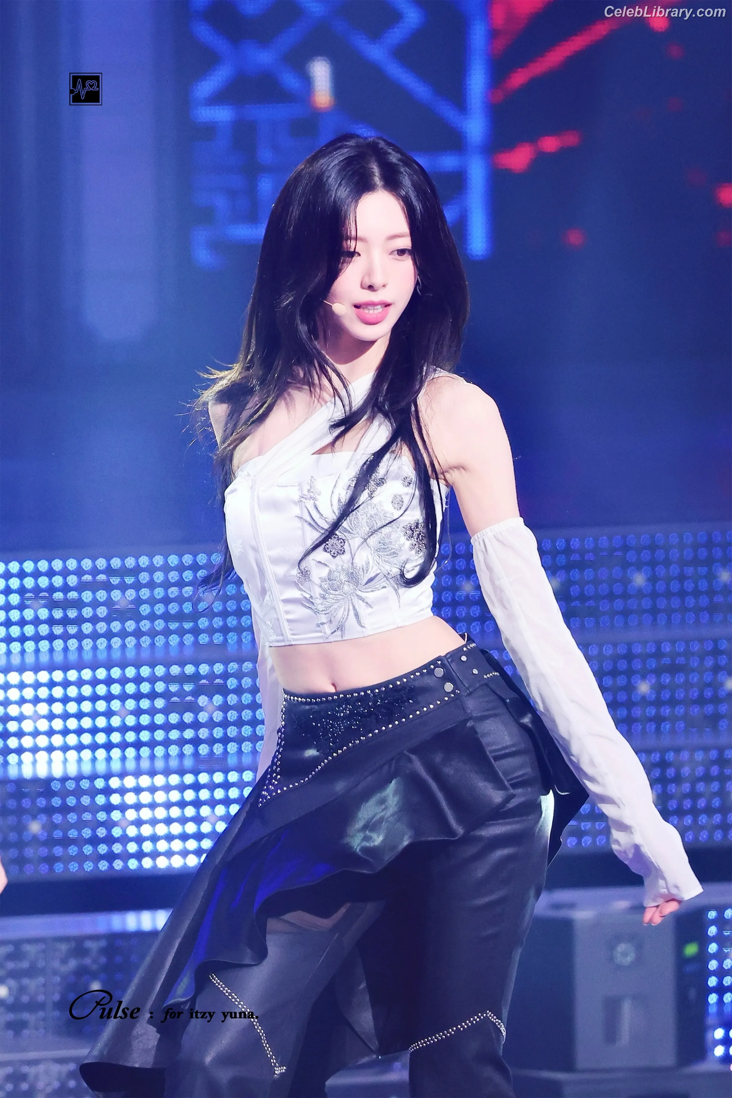 Yuna - ITZY (유나, Shin Yu Na) photo 3 of 1697