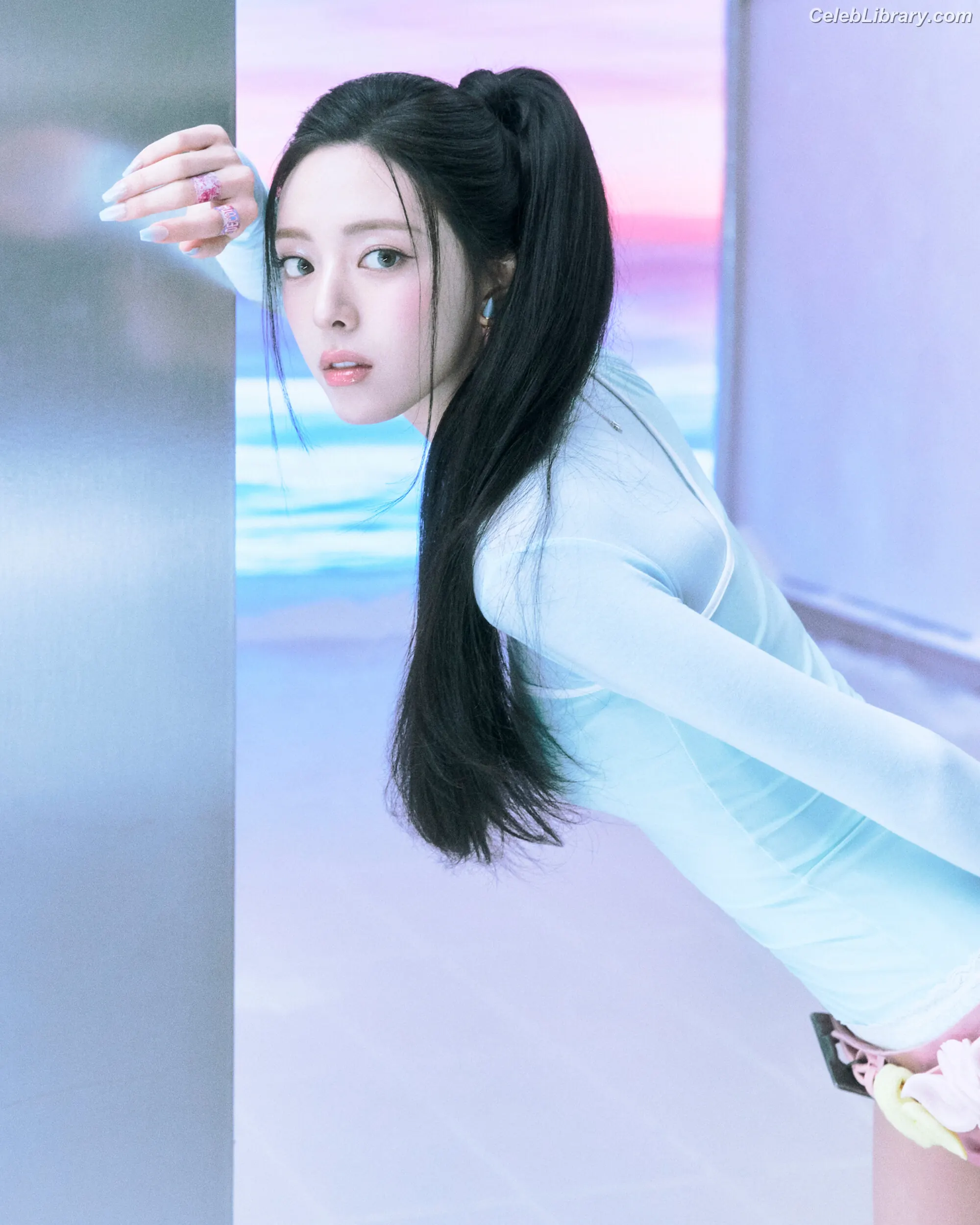 Yuna - ITZY (유나, Shin Yu Na) photo 11 of 1697