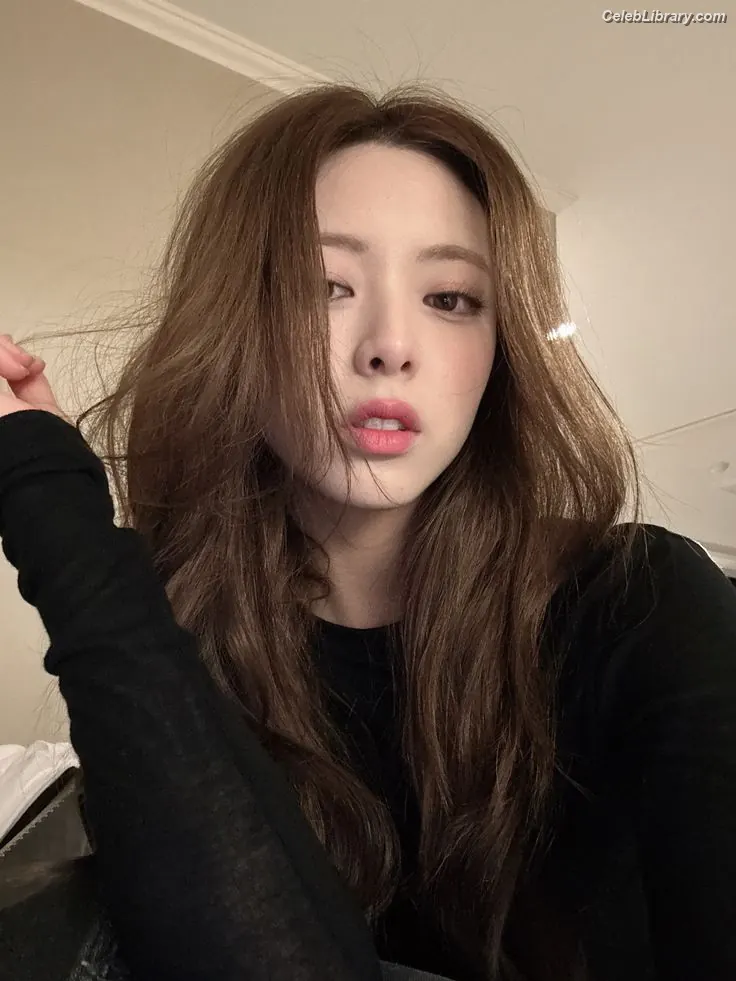 Yuna - ITZY (유나, Shin Yu Na) photo 13 of 1697