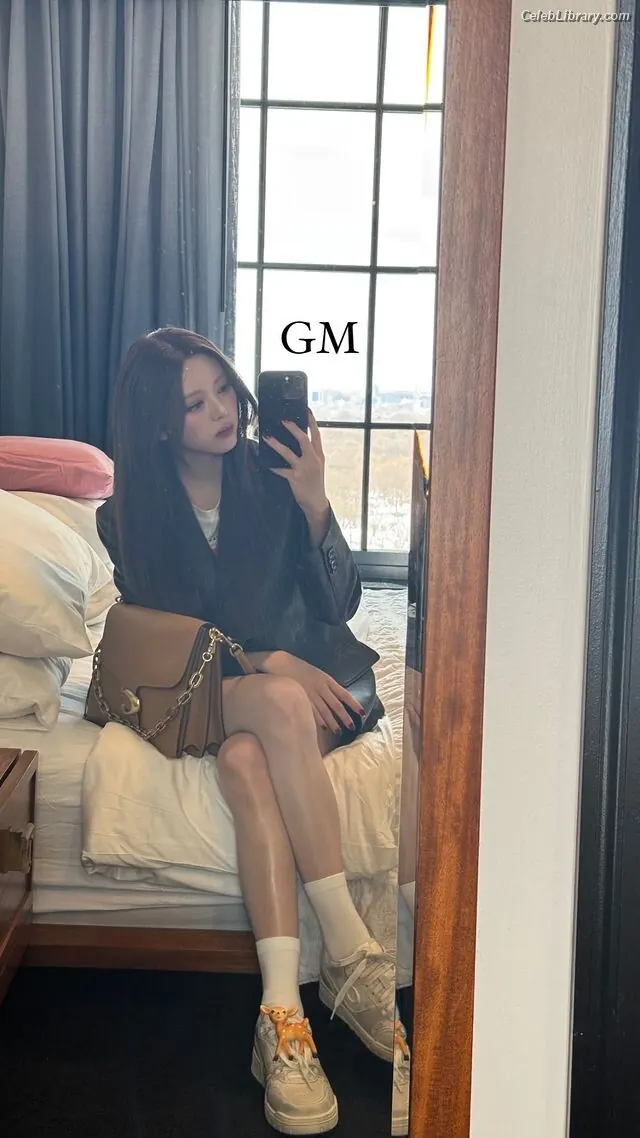 Yuna - ITZY (유나, Shin Yu Na) photo 9 of 1697