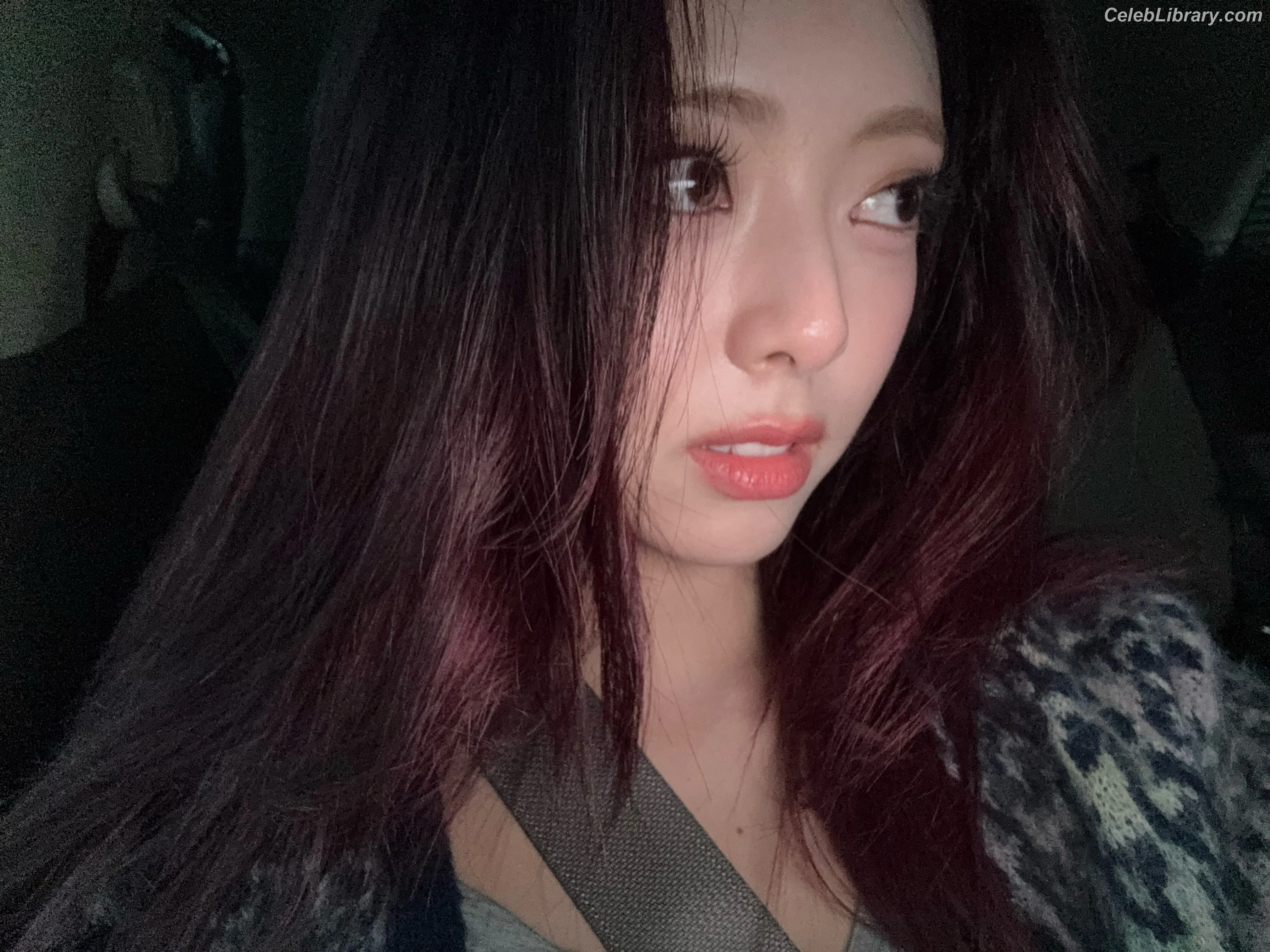 Yuna - ITZY (유나, Shin Yu Na) photo 10 of 1697