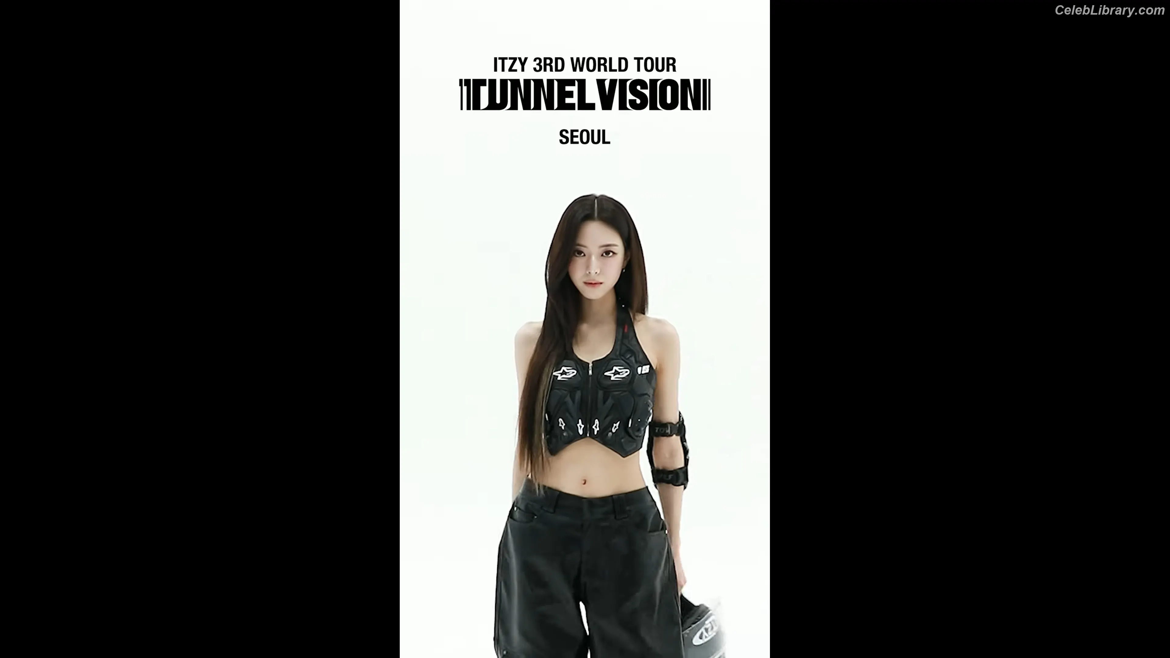Yuna - ITZY (유나, Shin Yu Na) photo 14 of 1697