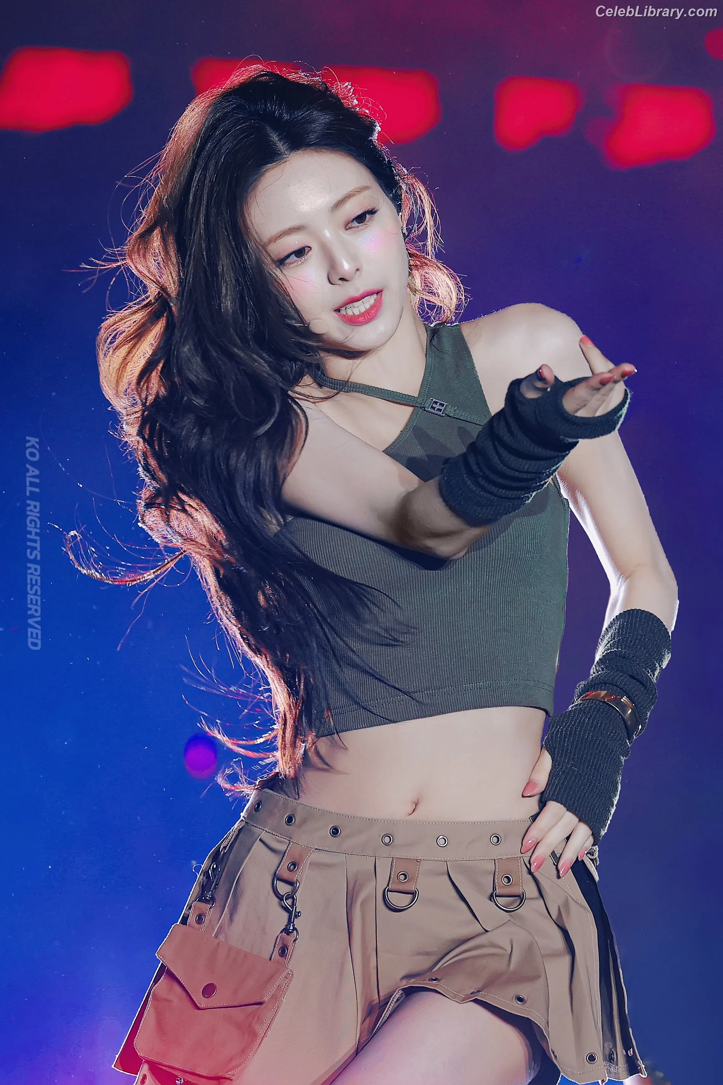 Yuna - ITZY (유나, Shin Yu Na) photo 19 of 1697