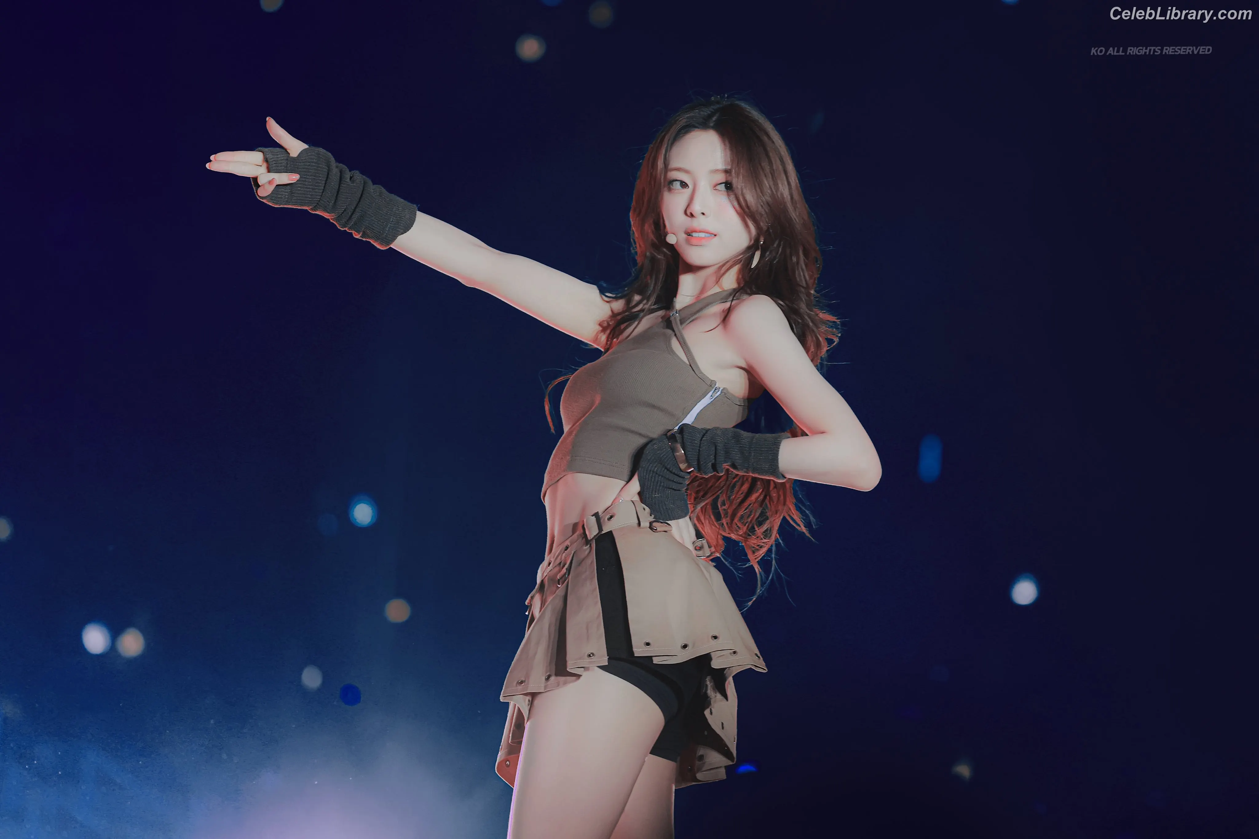 Yuna - ITZY (유나, Shin Yu Na) photo 20 of 1697
