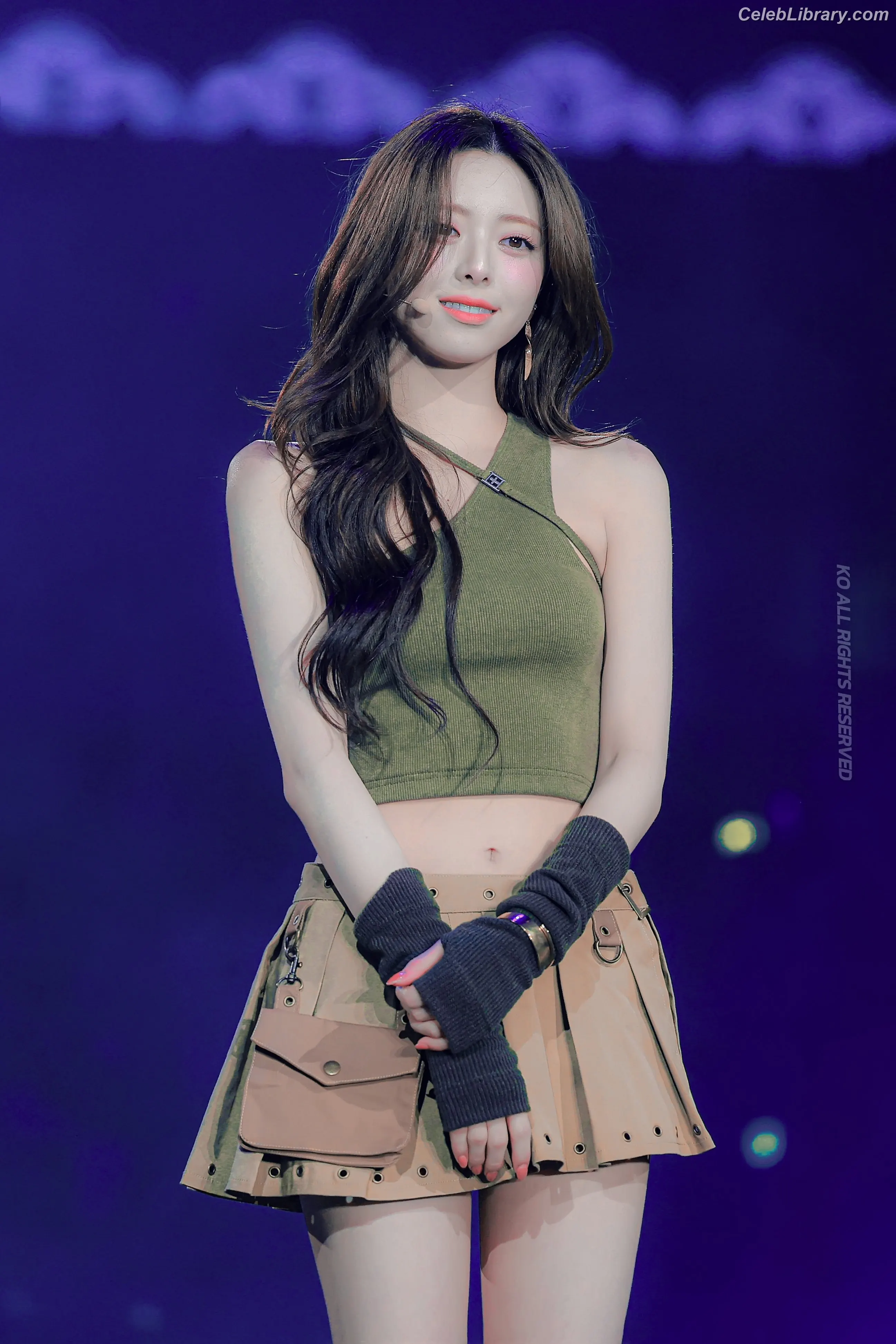Yuna - ITZY (유나, Shin Yu Na) photo 21 of 1697