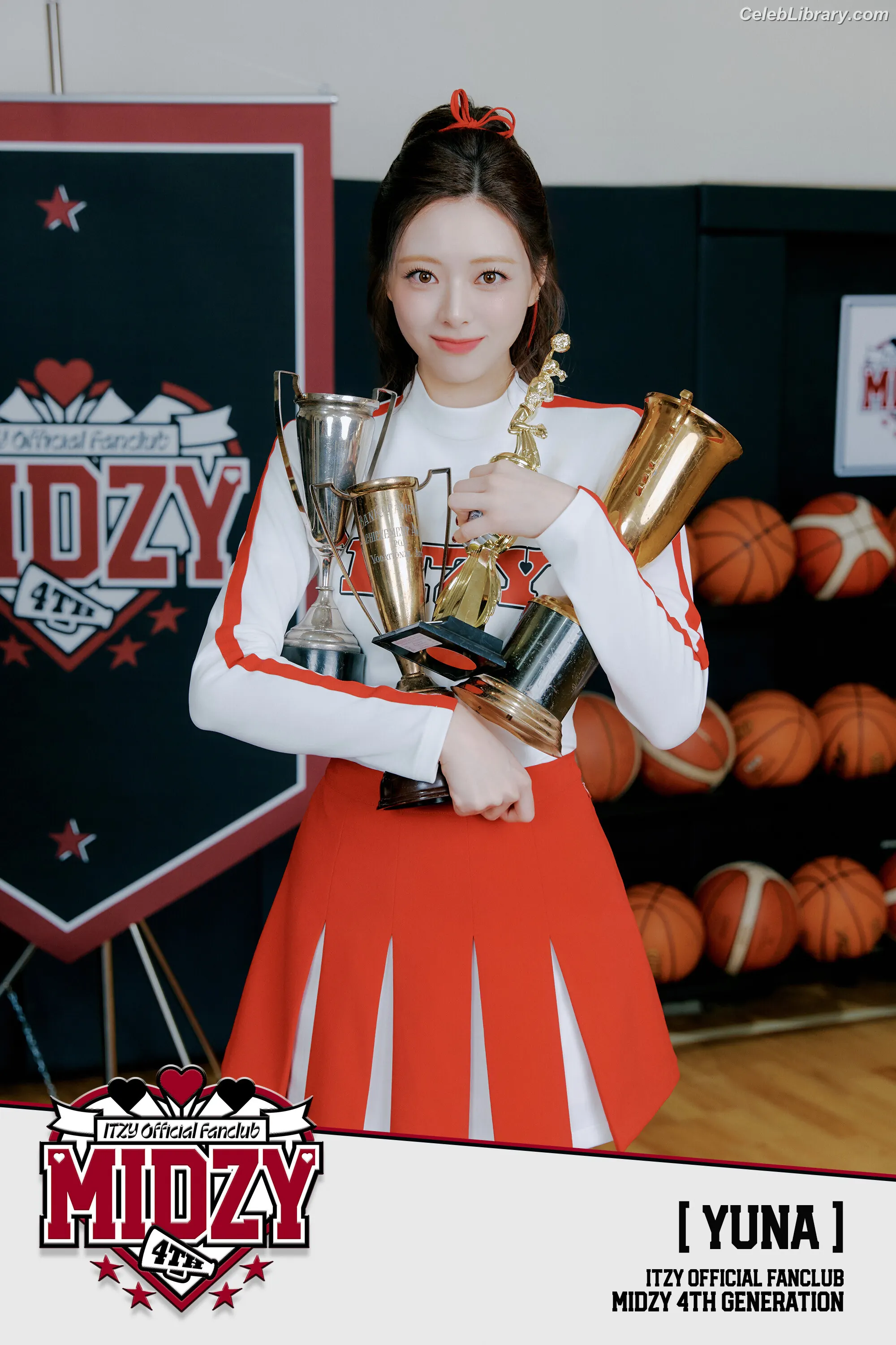 Yuna - ITZY (유나, Shin Yu Na) photo 1 of 1697