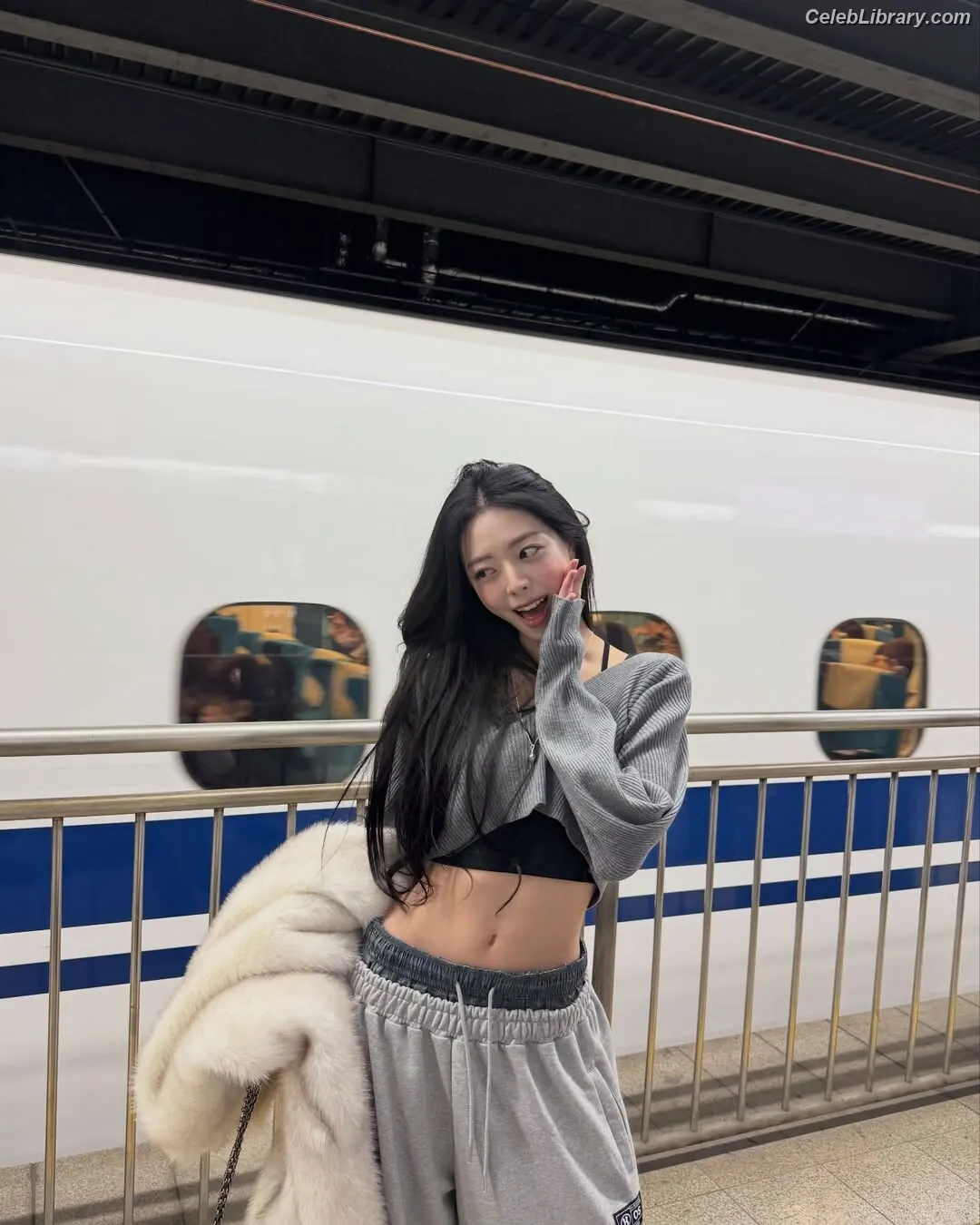 Yuna - ITZY (유나, Shin Yu Na) photo 19 of 1697