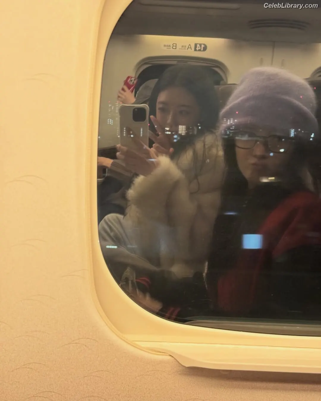 Yuna - ITZY (유나, Shin Yu Na) photo 23 of 1697