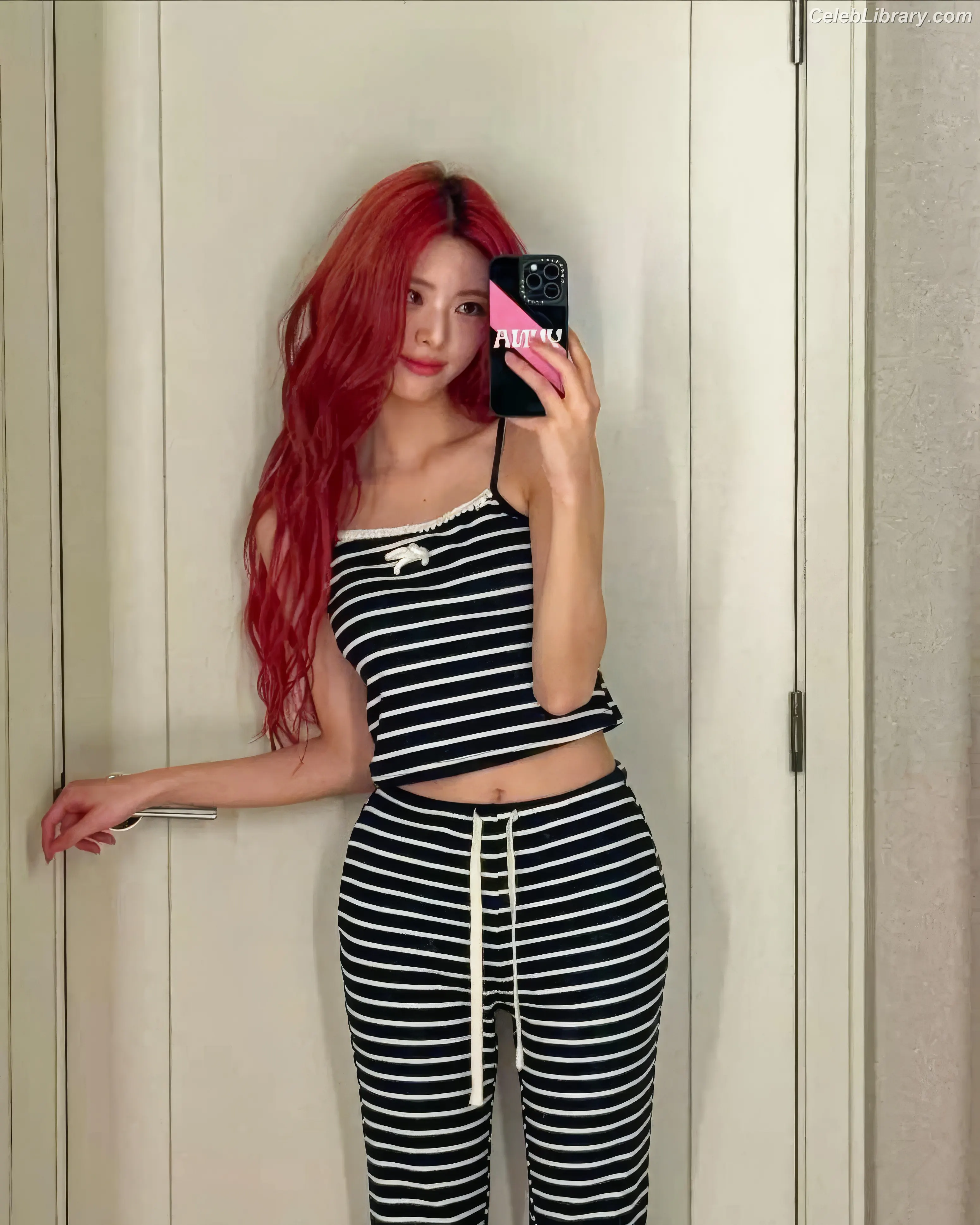 Yuna - ITZY (유나, Shin Yu Na) photo 8 of 1697