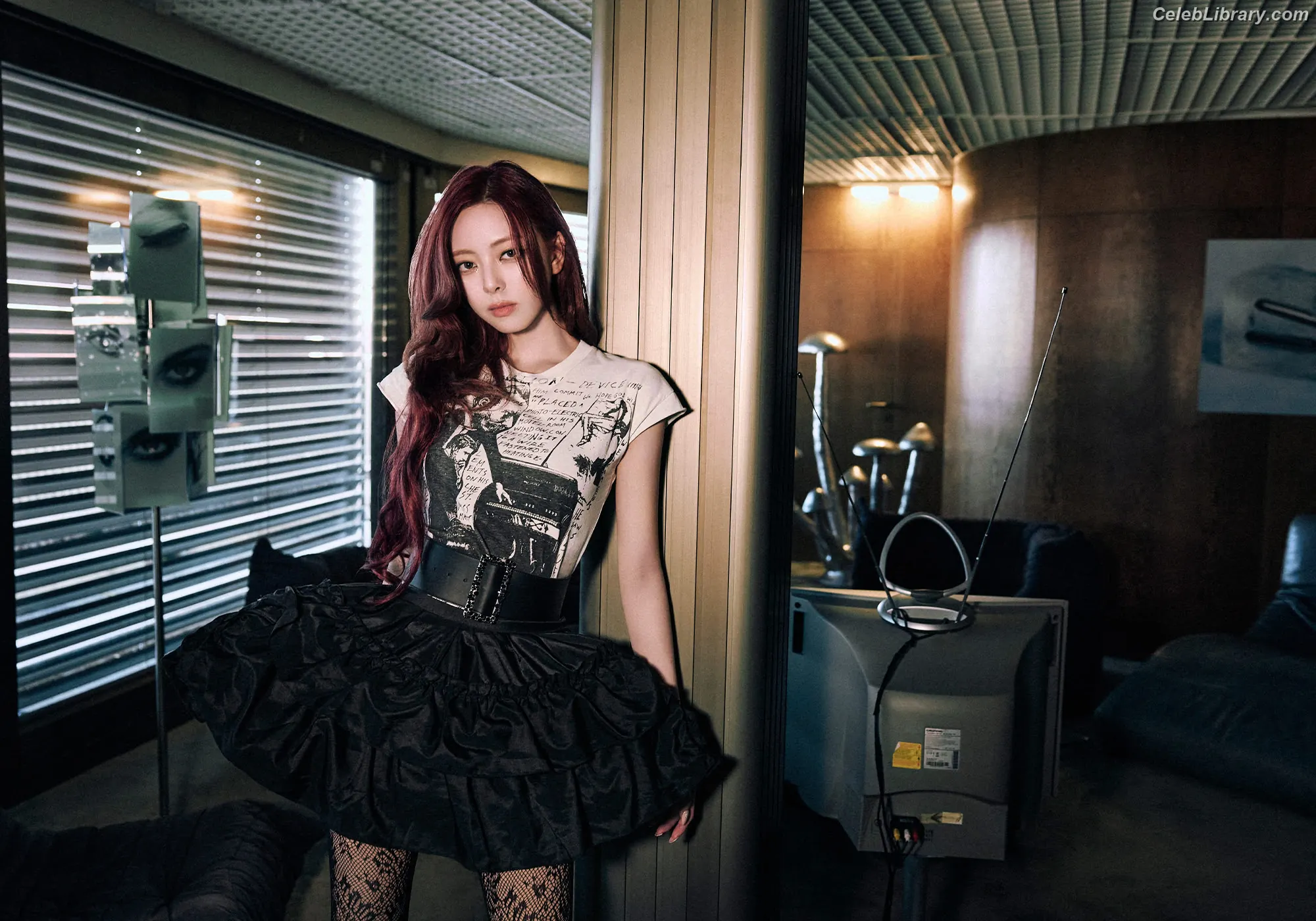 Yuna - ITZY (유나, Shin Yu Na) photo 1 of 1697