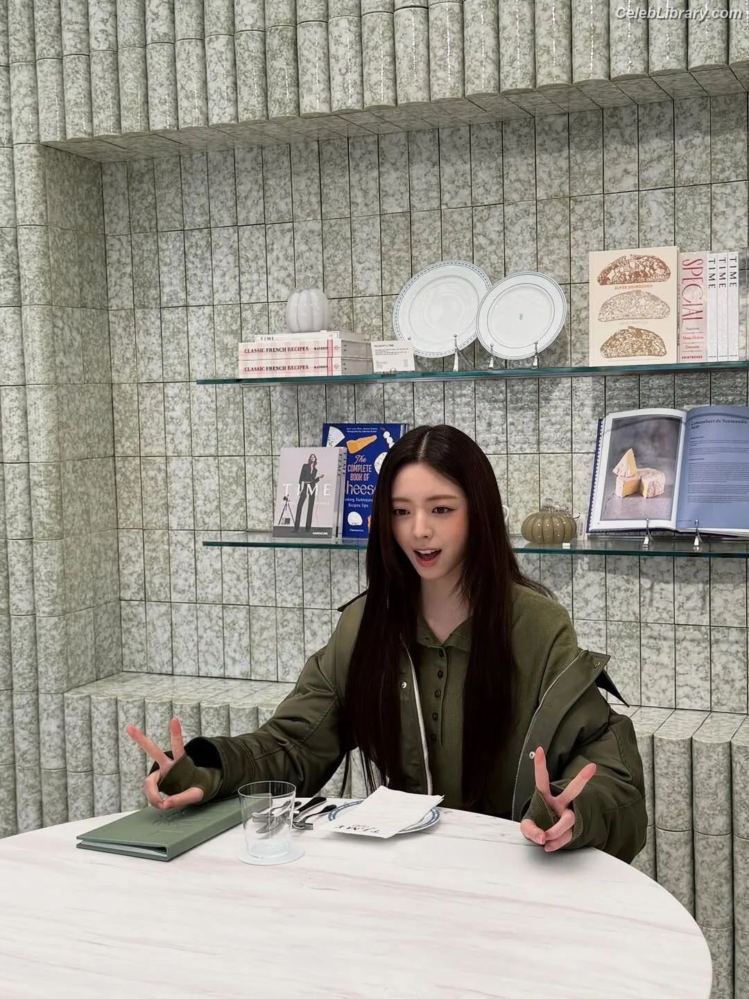 Yuna - ITZY (유나, Shin Yu Na) photo 23 of 1697